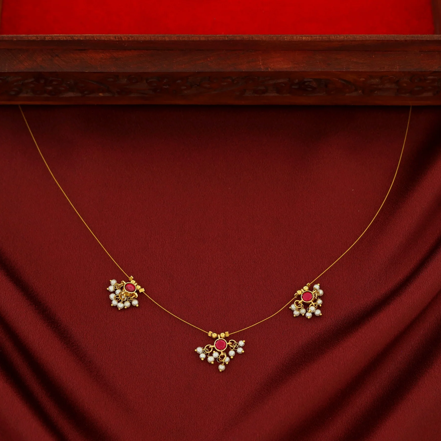 Vihara 3 Mini Circle Glossy Stone Pearl String Neckpiece - Image 2