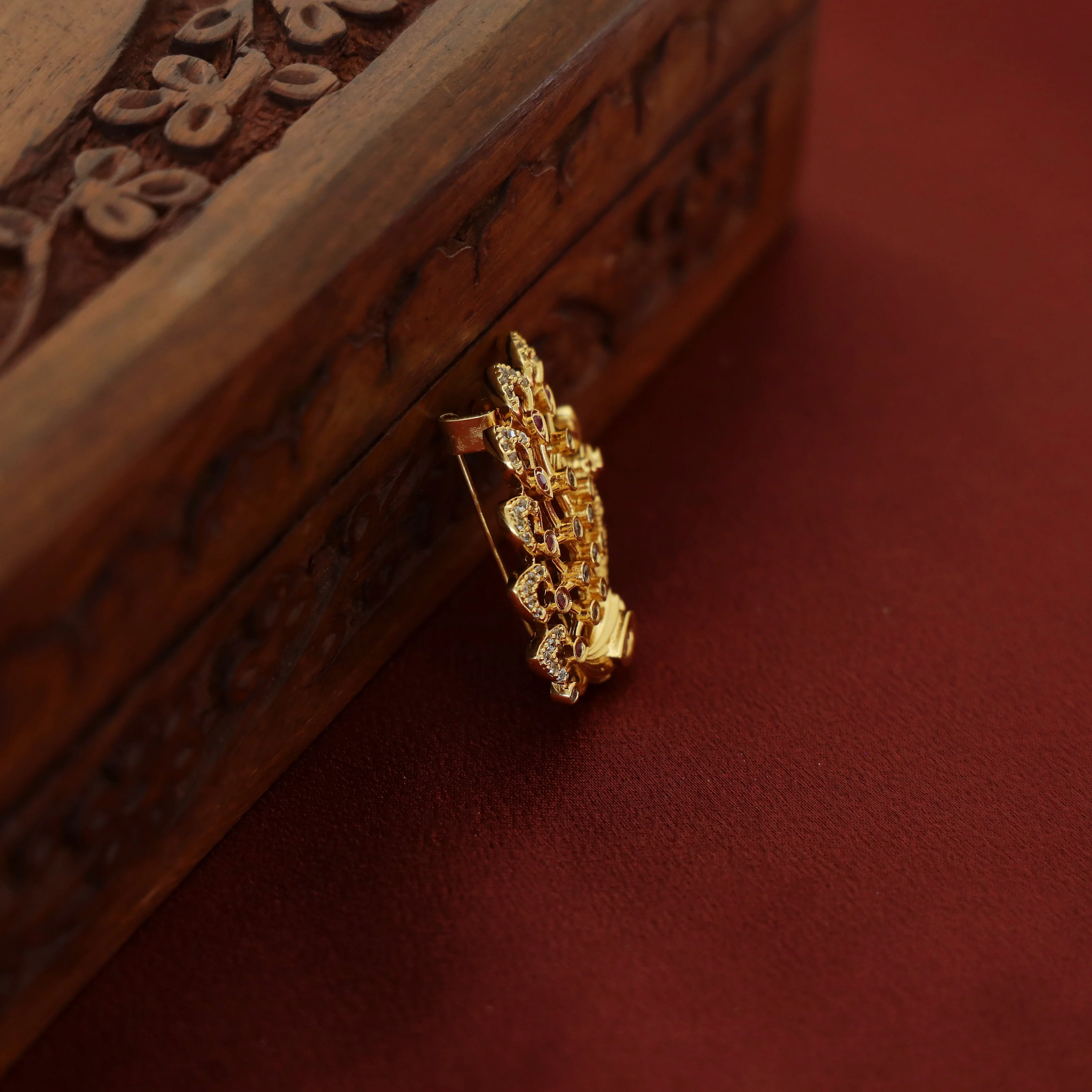 Viharika Peacock Saree Pin - Image 5