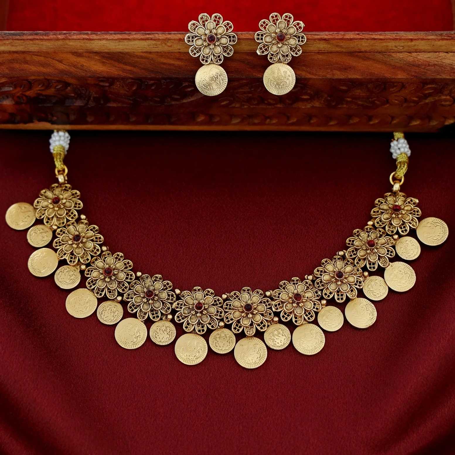 Vimala Flower Kashi Neckpiece With Earring - Image 5