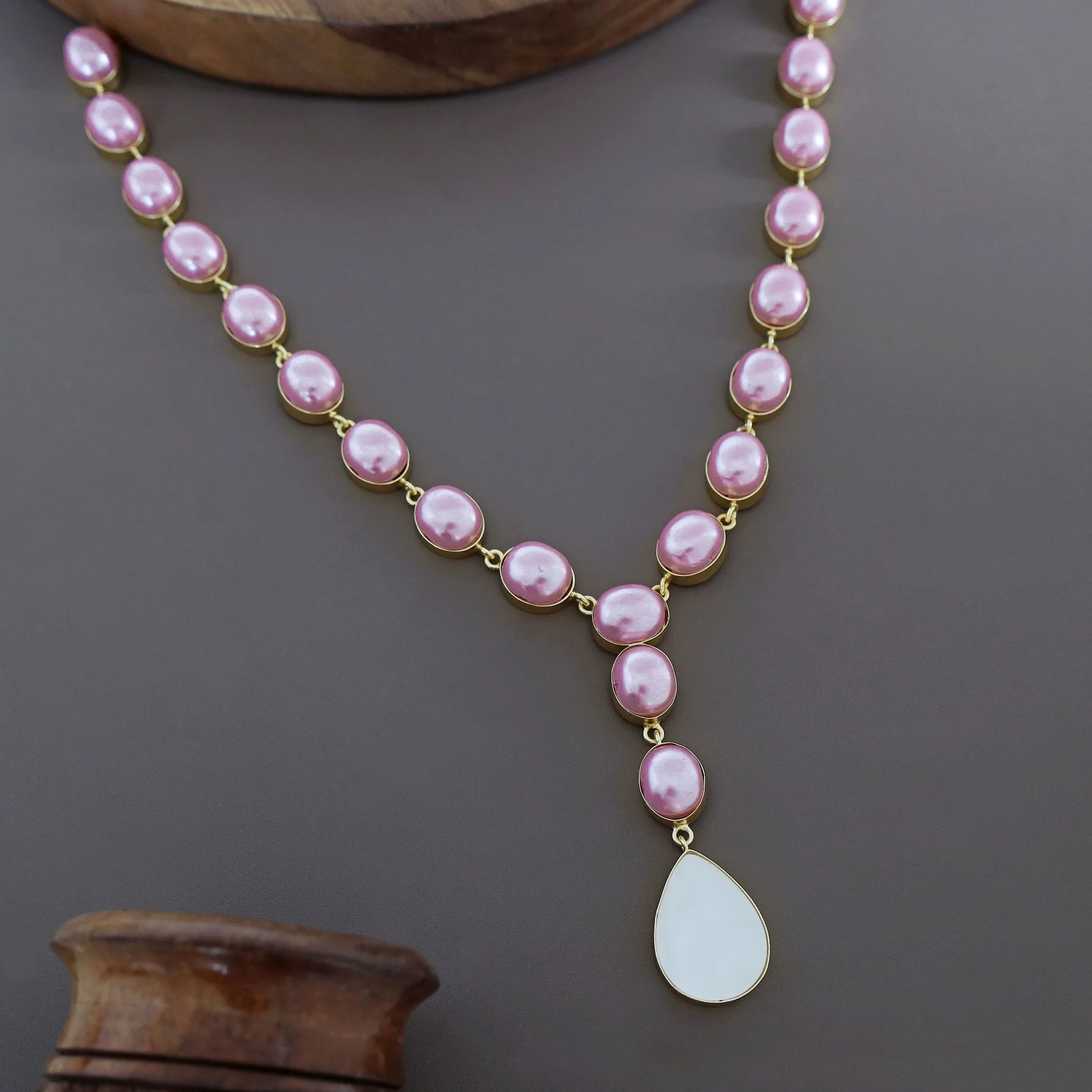 Vincy Oval Pearl MOP Neckpiece - Image 12
