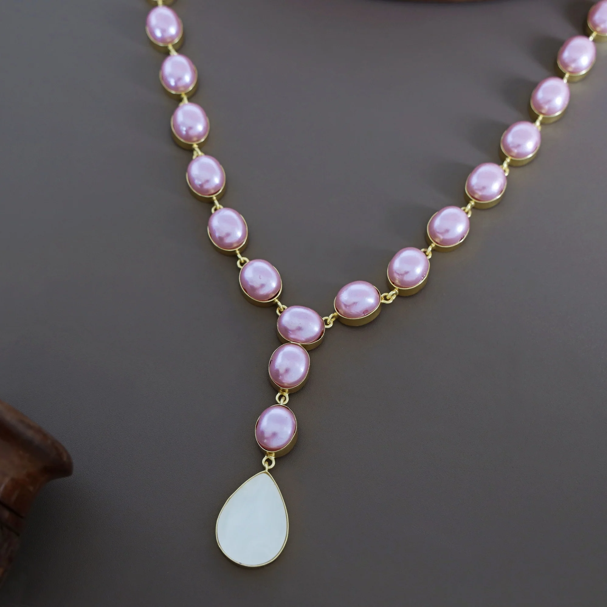 Vincy Oval Pearl MOP Neckpiece - Image 14