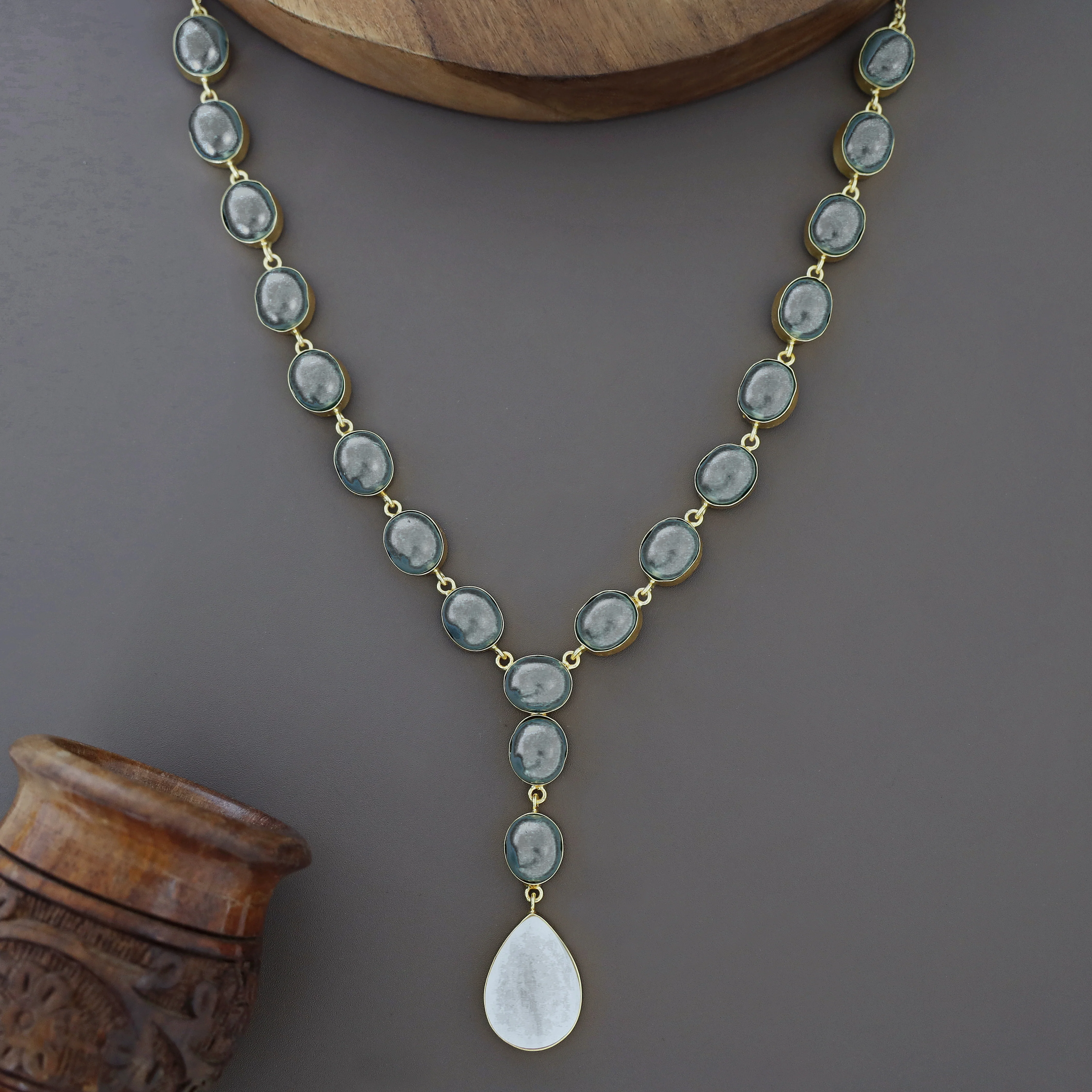 Vincy Oval Pearl MOP Neckpiece - Image 15