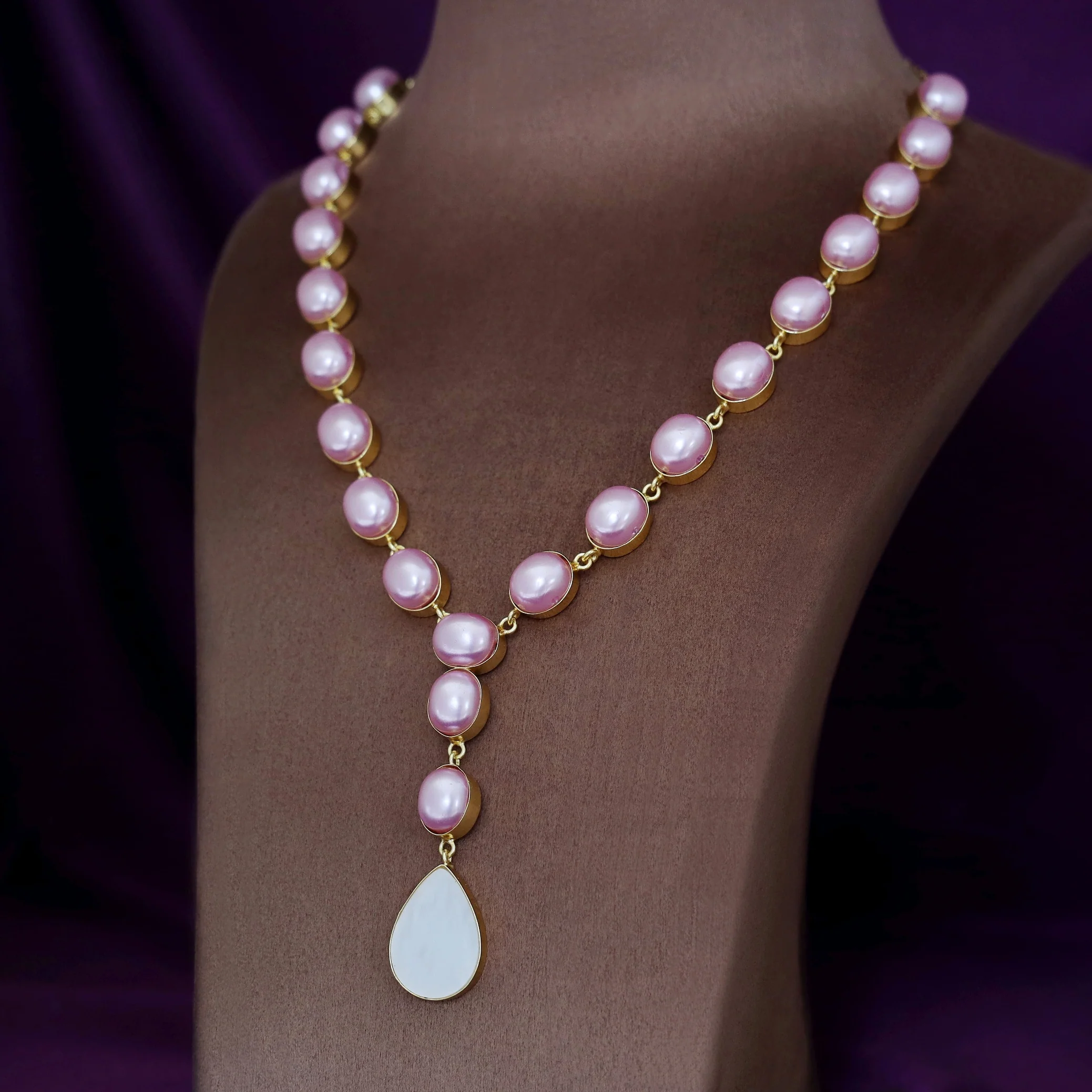 Vincy Oval Pearl MOP Neckpiece - Image 2