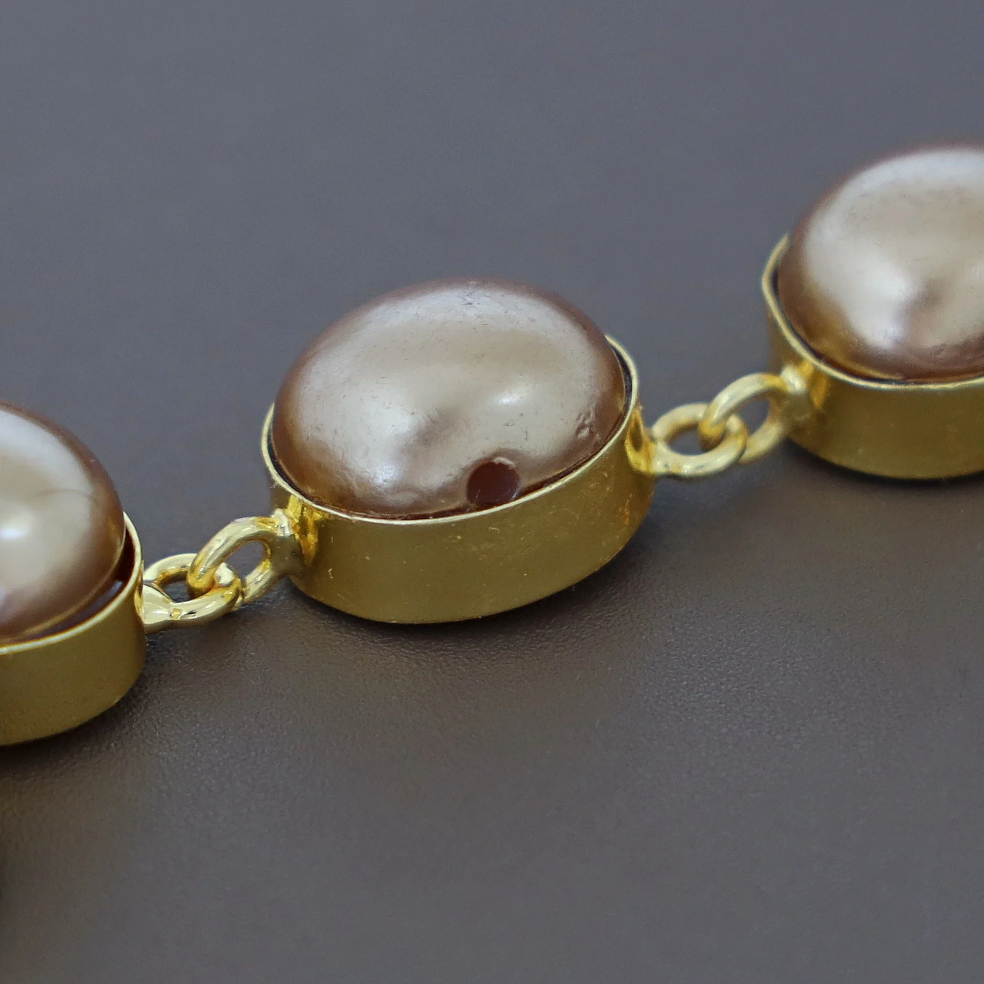 Vincy Oval Pearl MOP Neckpiece - Image 3