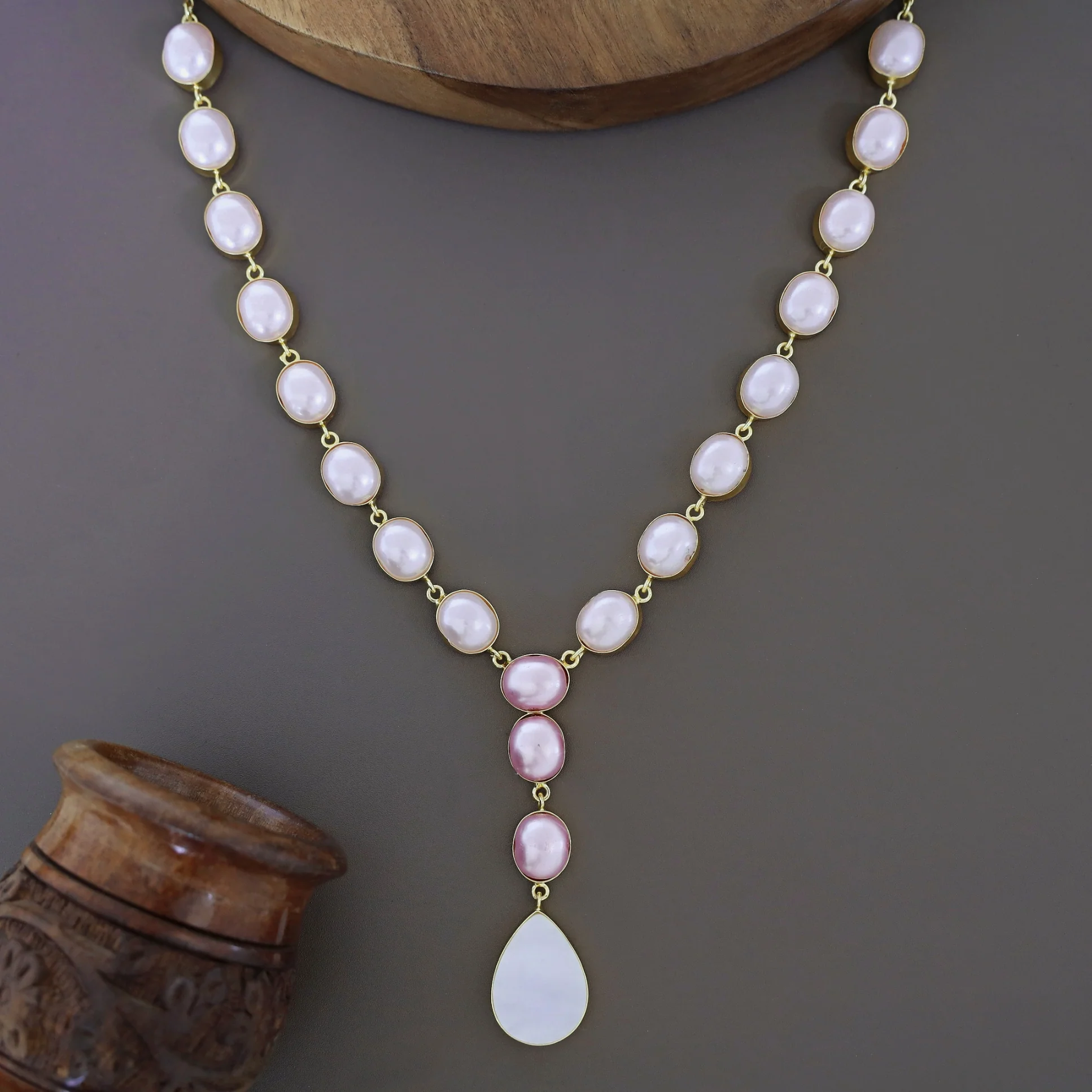 Vincy Oval Pearl MOP Neckpiece - Image 4
