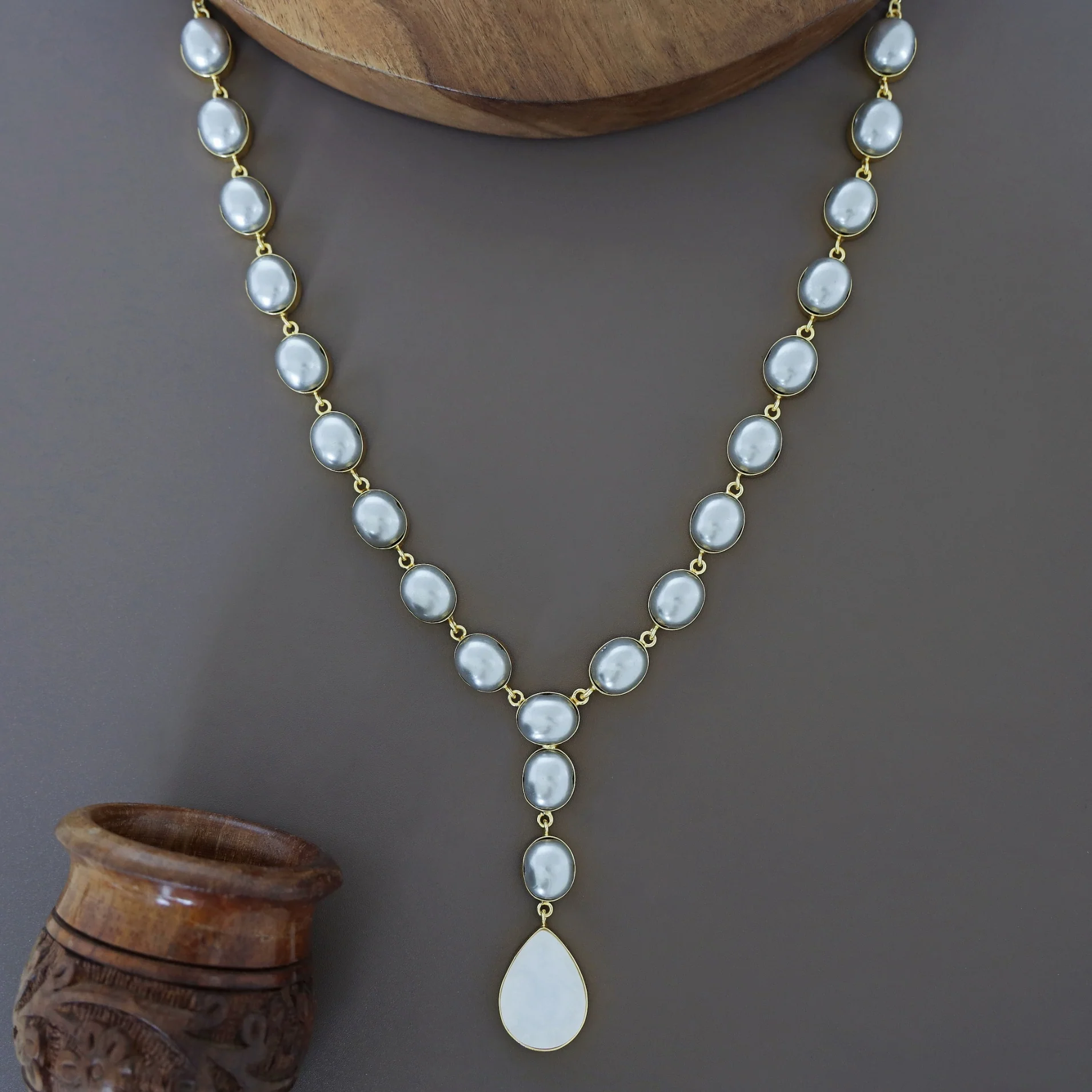 Vincy Oval Pearl MOP Neckpiece - Image 6
