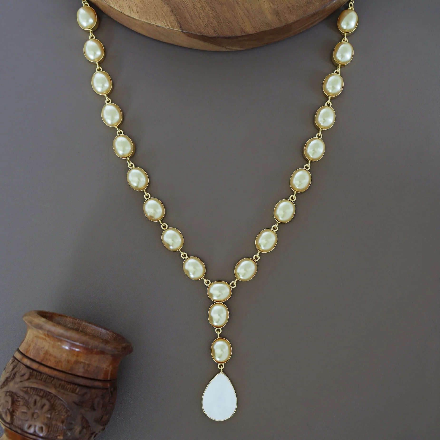 Vincy Oval Pearl MOP Neckpiece - Image 7