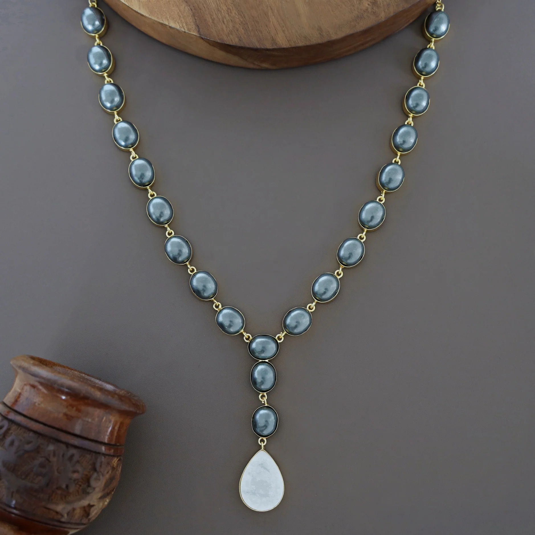 Vincy Oval Pearl MOP Neckpiece - Image 8