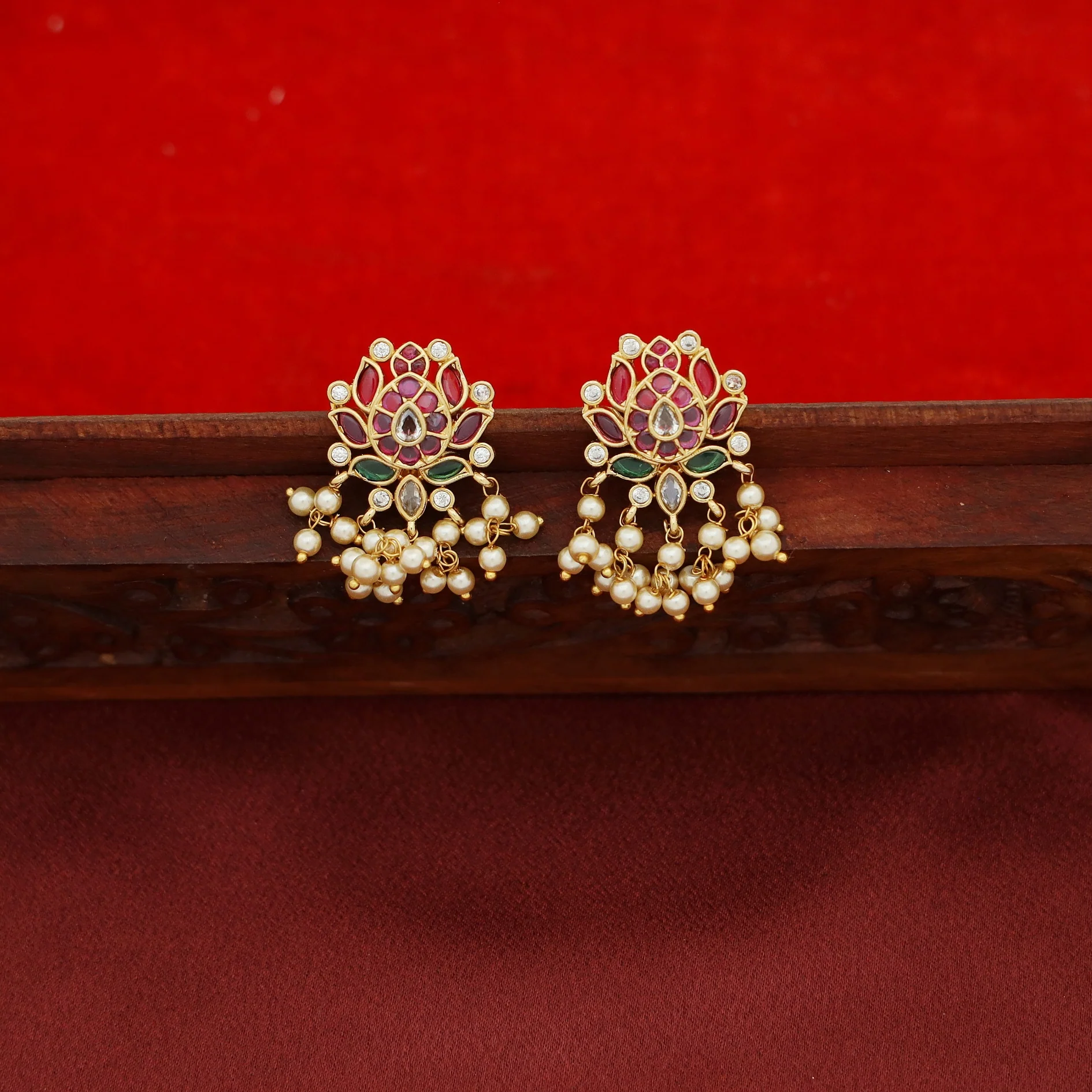 Vishakha Mini Lotus Cluster Pearl Short Neckpiece With Earring - Image 5