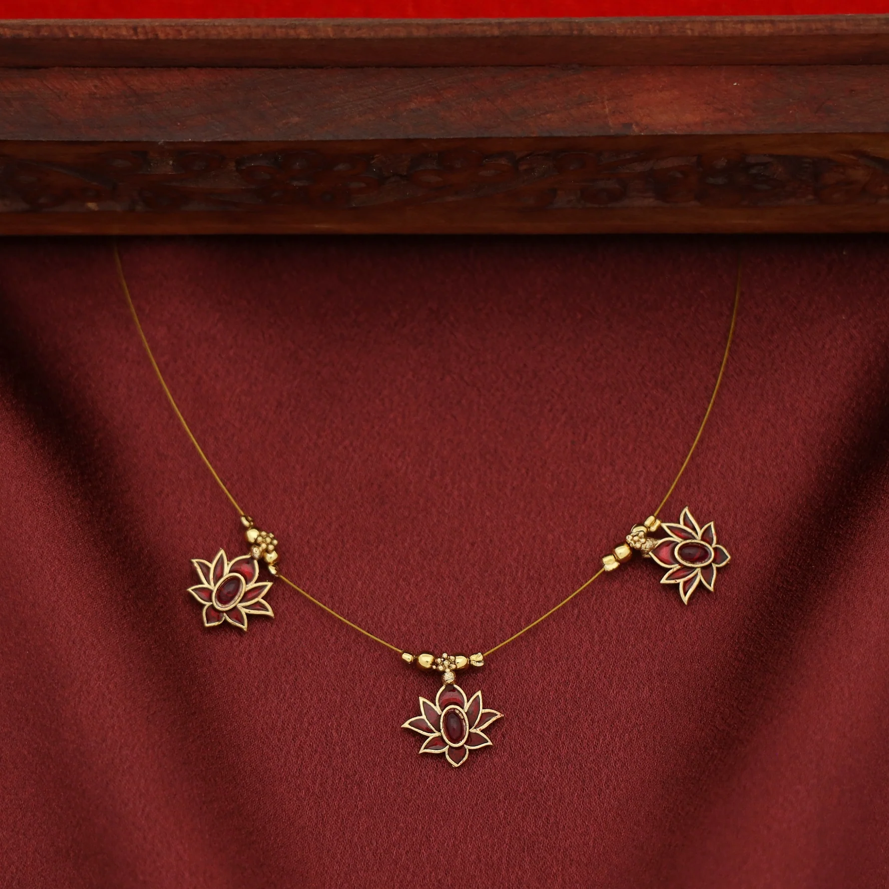 Vishruthi Enamel Tri Lotus String Neckpiece - Image 4