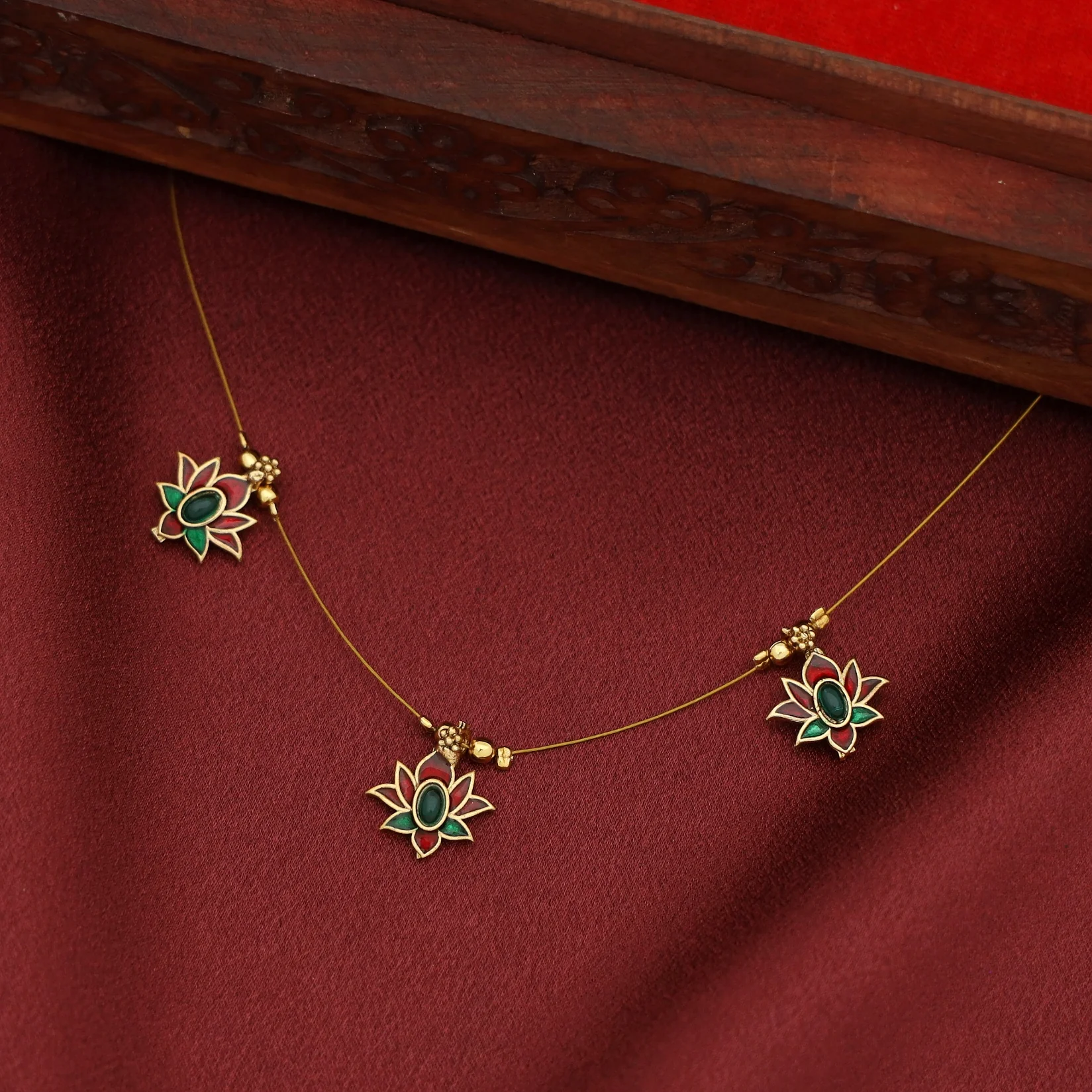 Vishruthi Enamel Tri Lotus String Neckpiece - Image 6