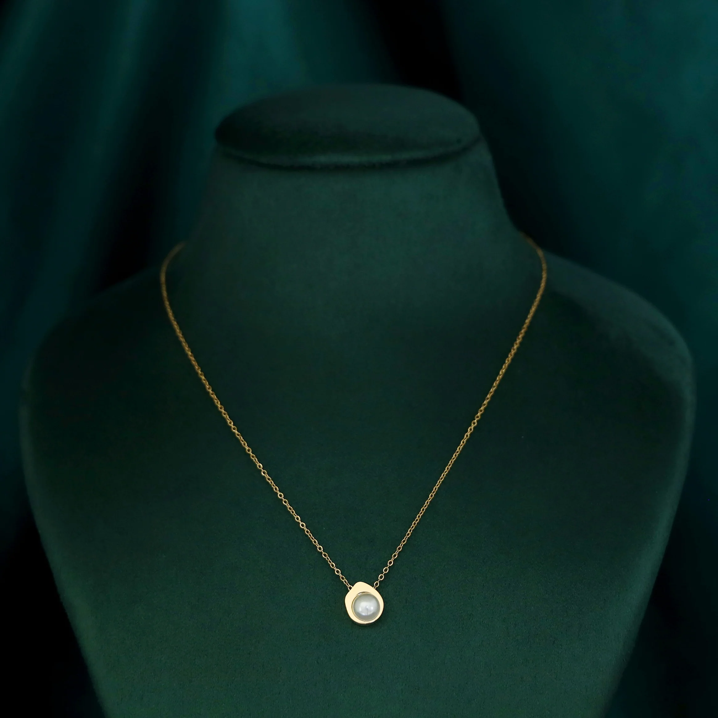 Vivi Half Pearl Golden Neckpiece - Image 2