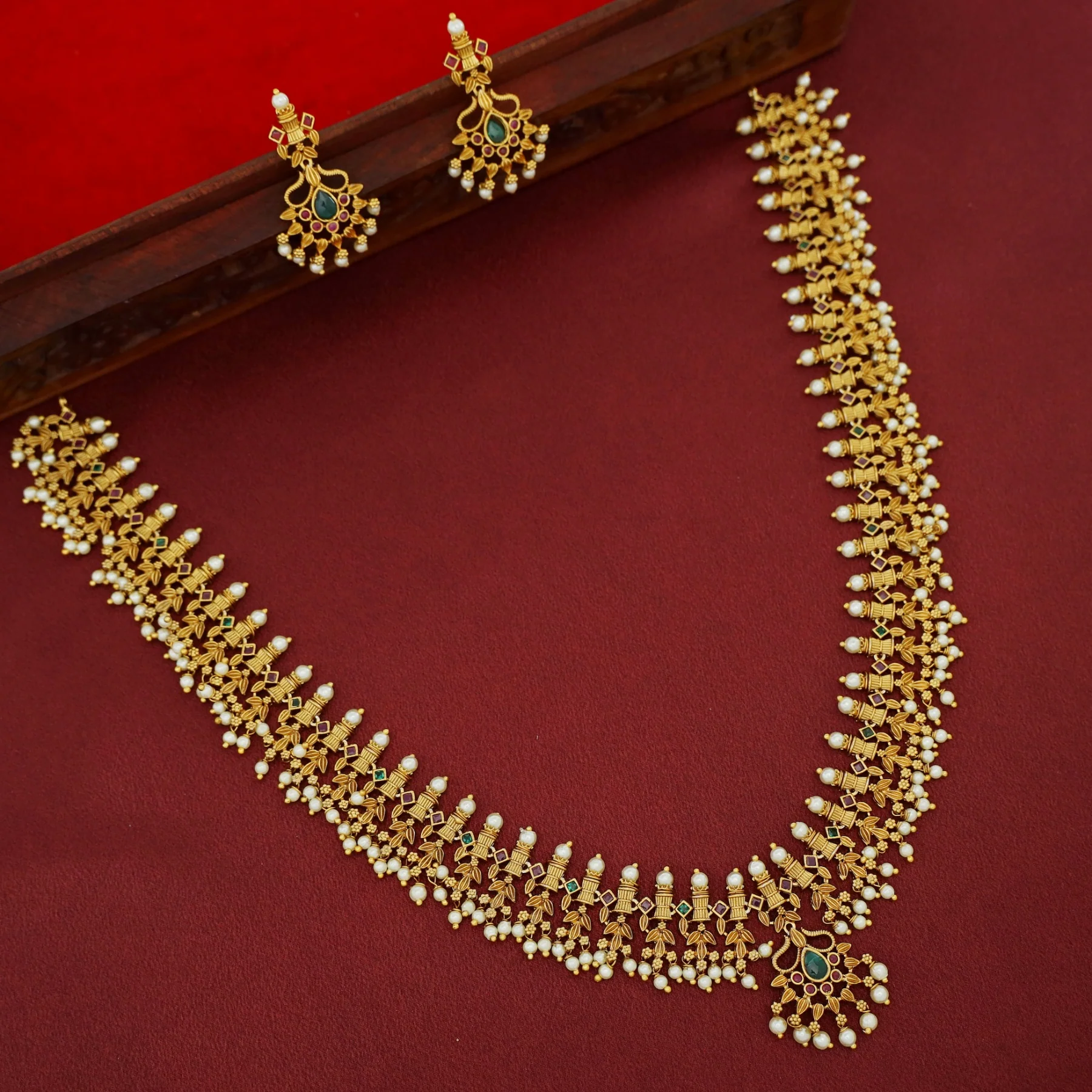 Vriti Golden Cluster Pearl Glossy Stone Long Haram With Earring - Image 3