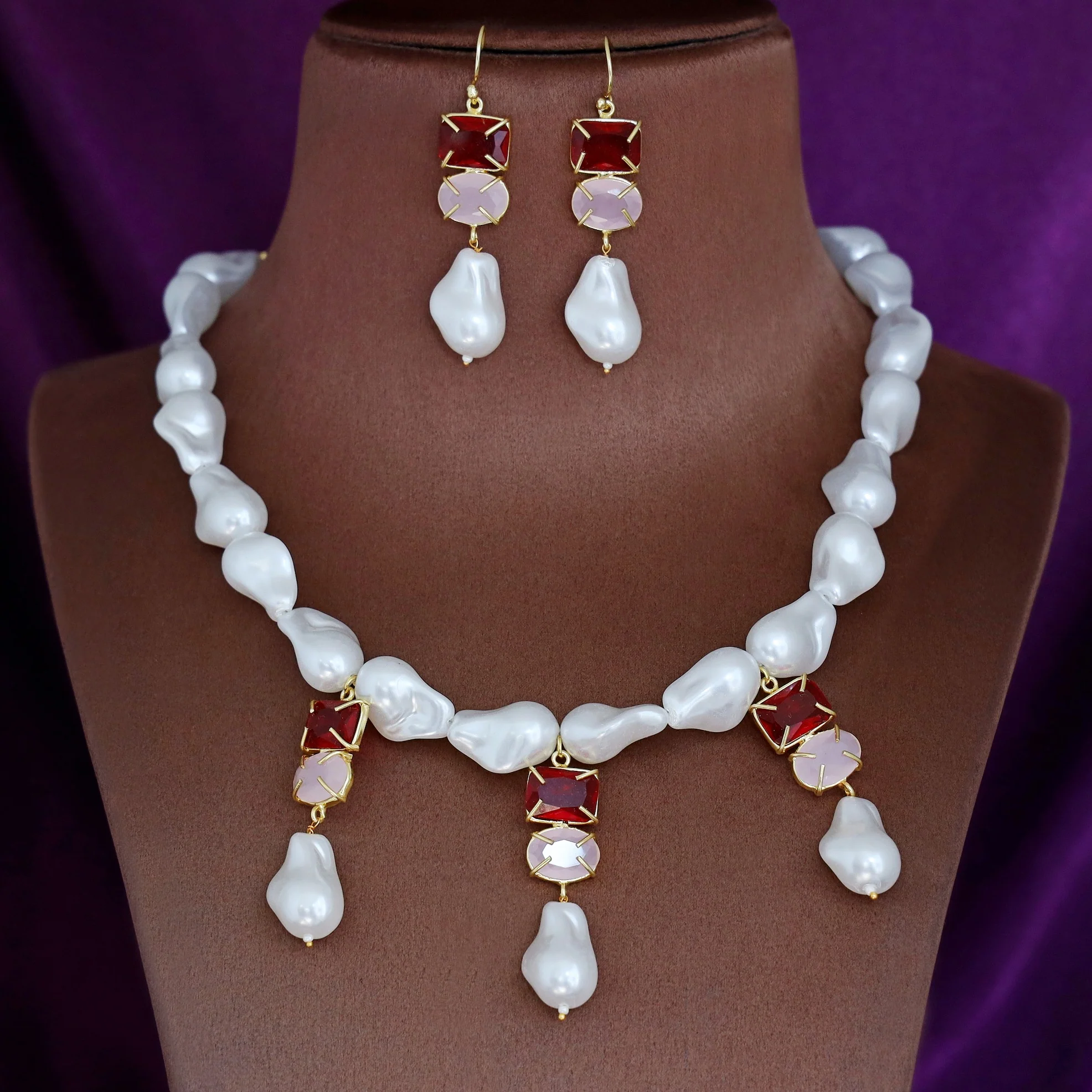 Wesley Golden Baroque Glossy Stone Neckpiece With Earring - Image 4