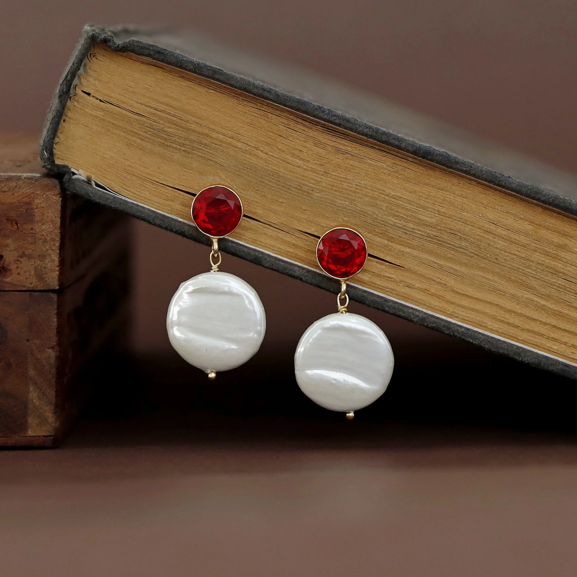 Wilma Golden Glossy Stone + Baroque Earring - Image 3