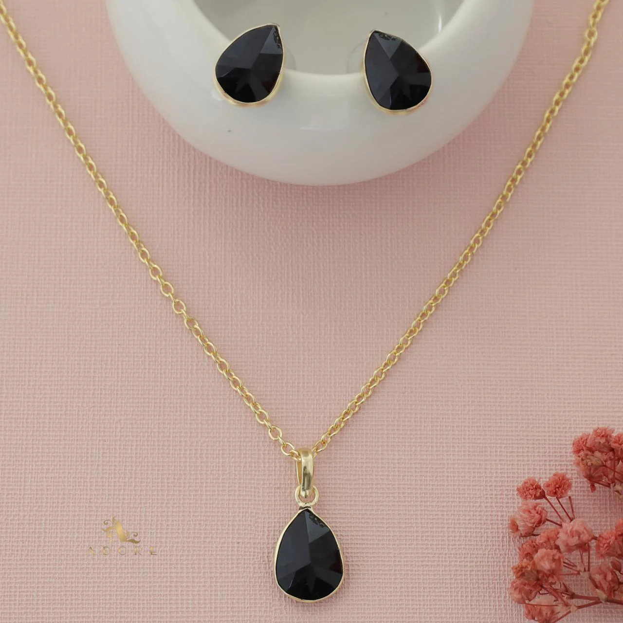 Seira Glossy Drop Neckpiece With Stud - Image 9