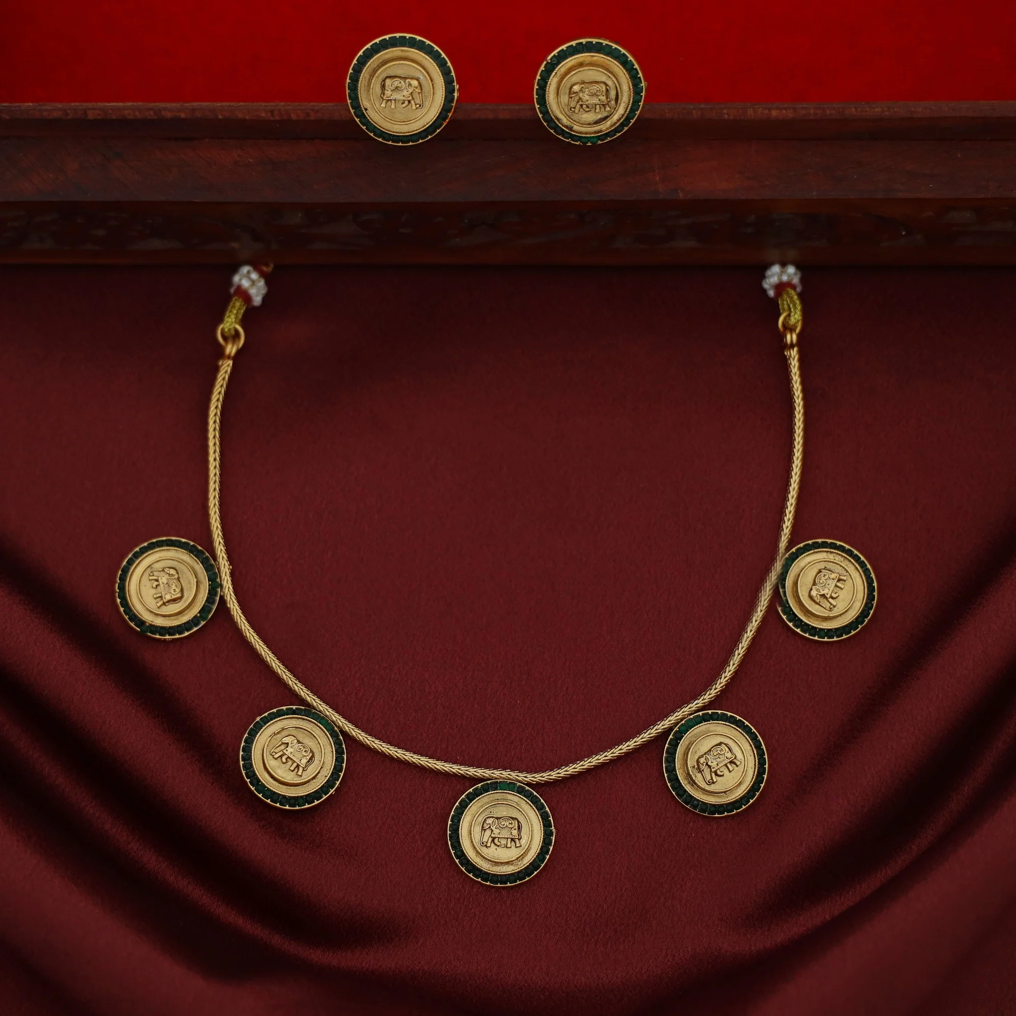 Yashaswini 5 Circle Airavat Short Neckpiece With Earring - Image 3