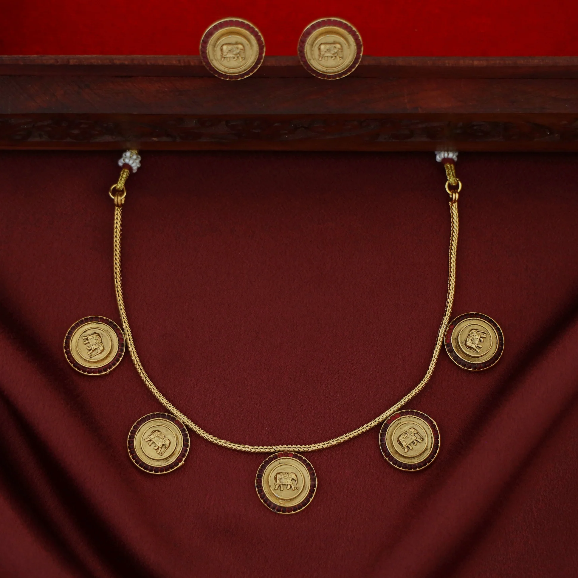 Yashaswini 5 Circle Airavat Short Neckpiece With Earring - Image 4