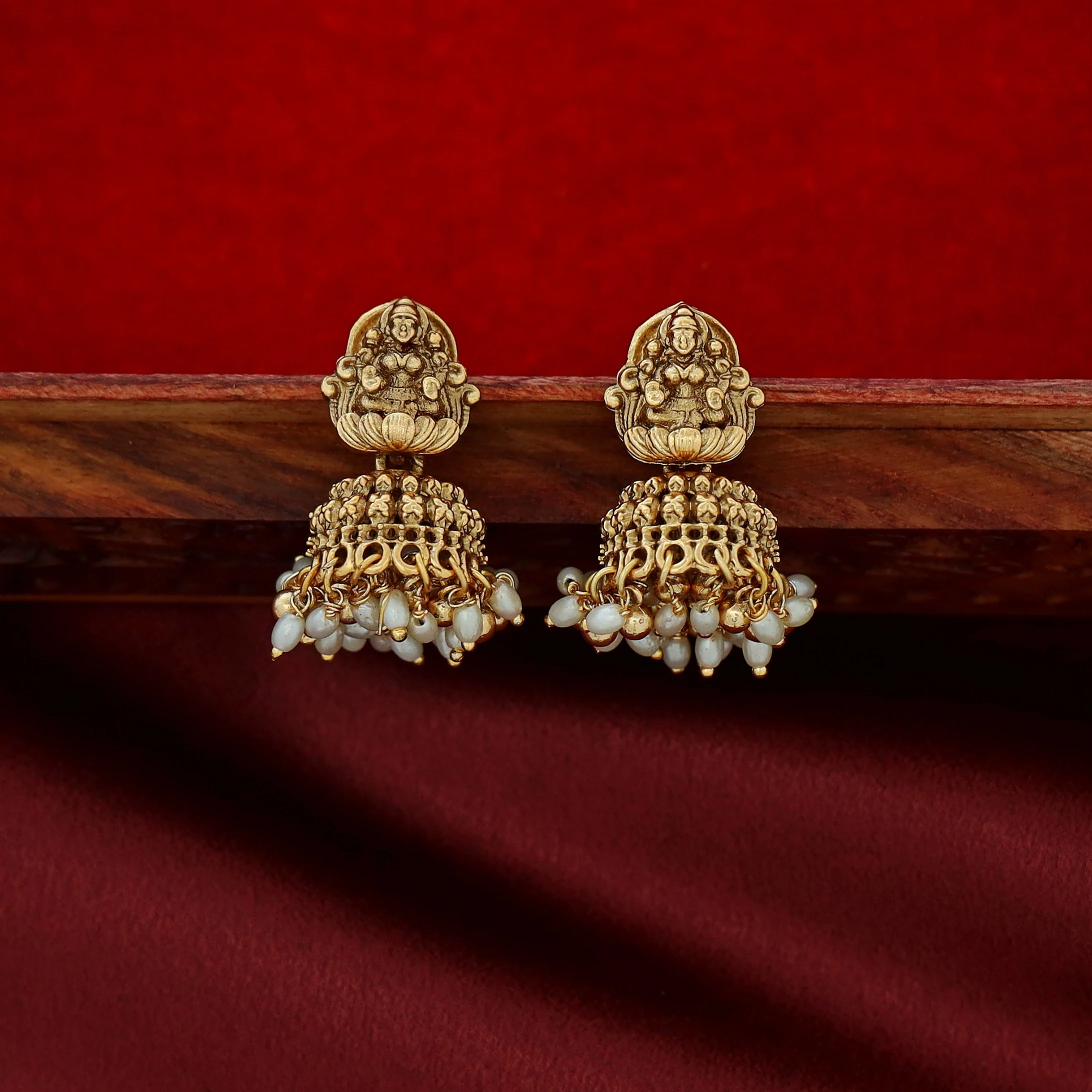 Yashika Lakshmi Pearl Short Neckpiece With Earring - Image 5