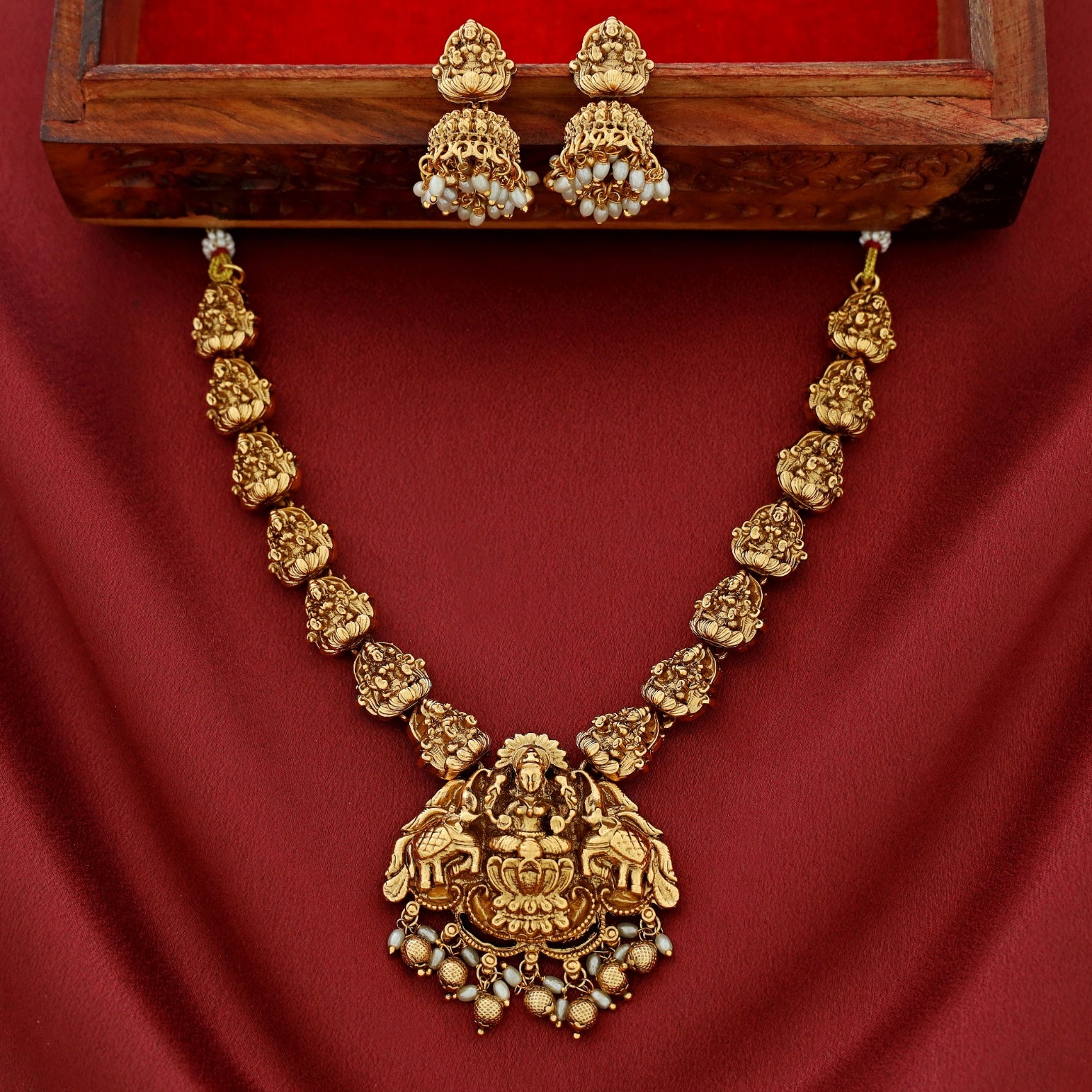 Yashika Lakshmi Pearl Short Neckpiece With Earring - Image 6