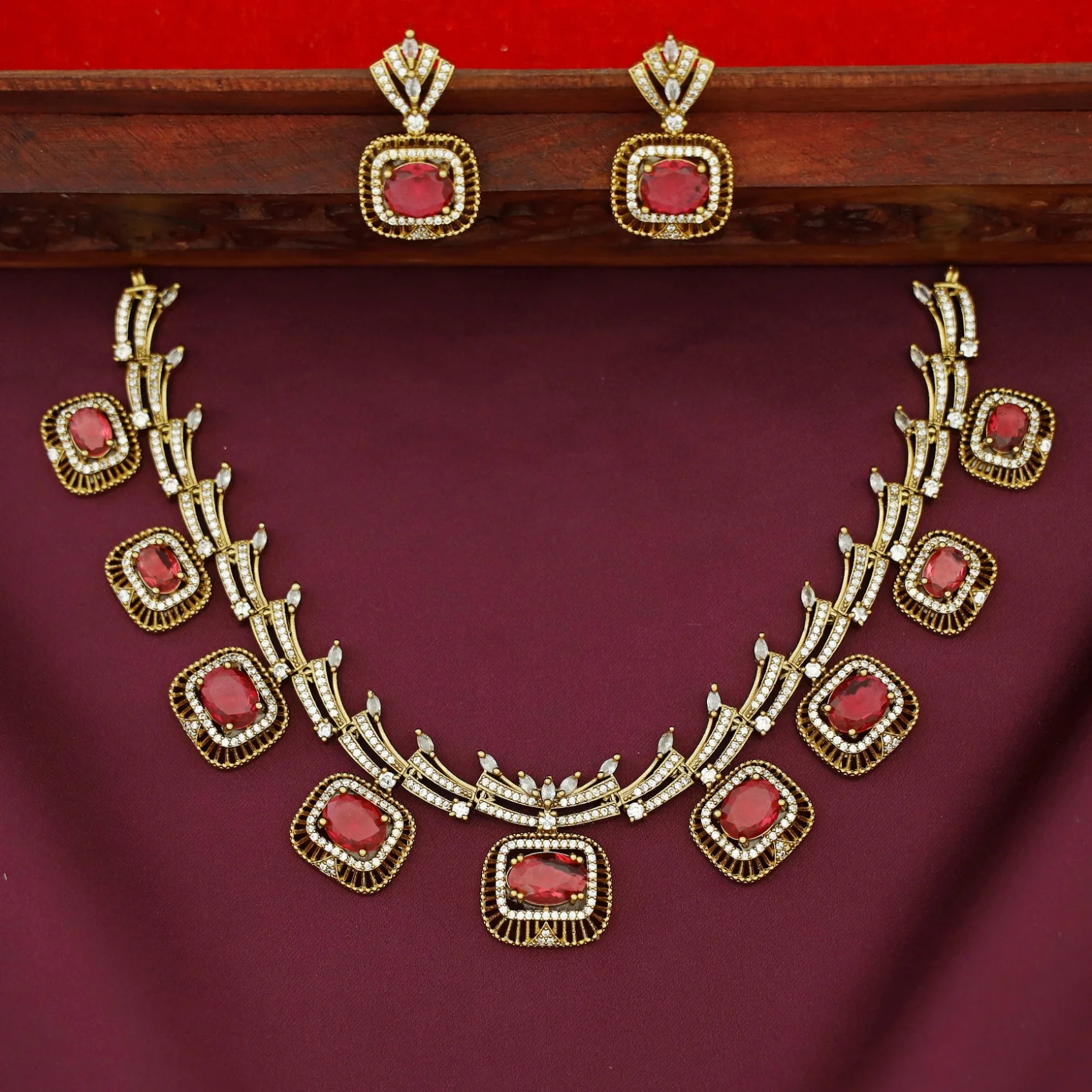 Yavnika Claw Oval Glossy AD Stone Short Neckpiece With Earring - Image 2