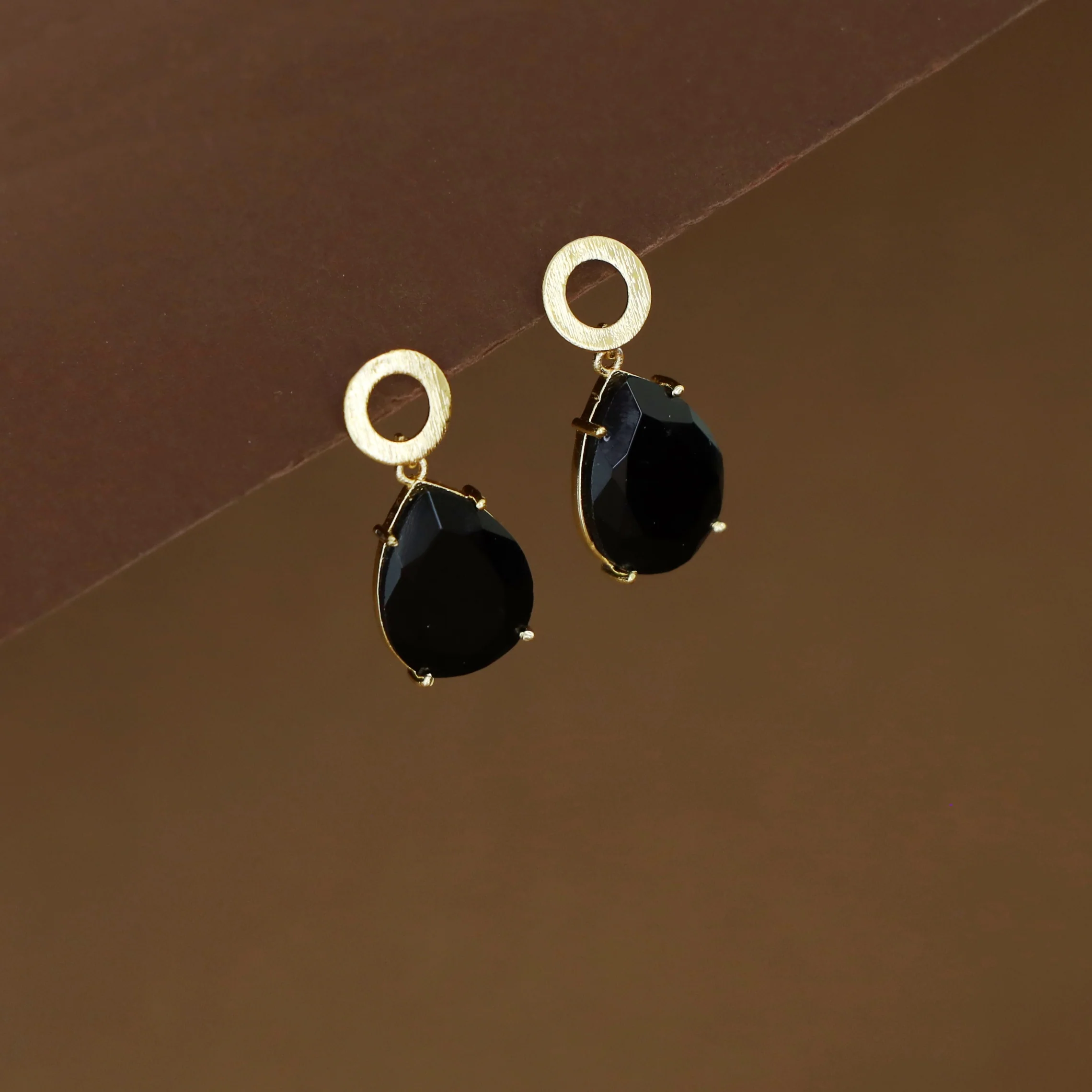 Yelisha Golden Circle Rain Drop Earring - Image 4