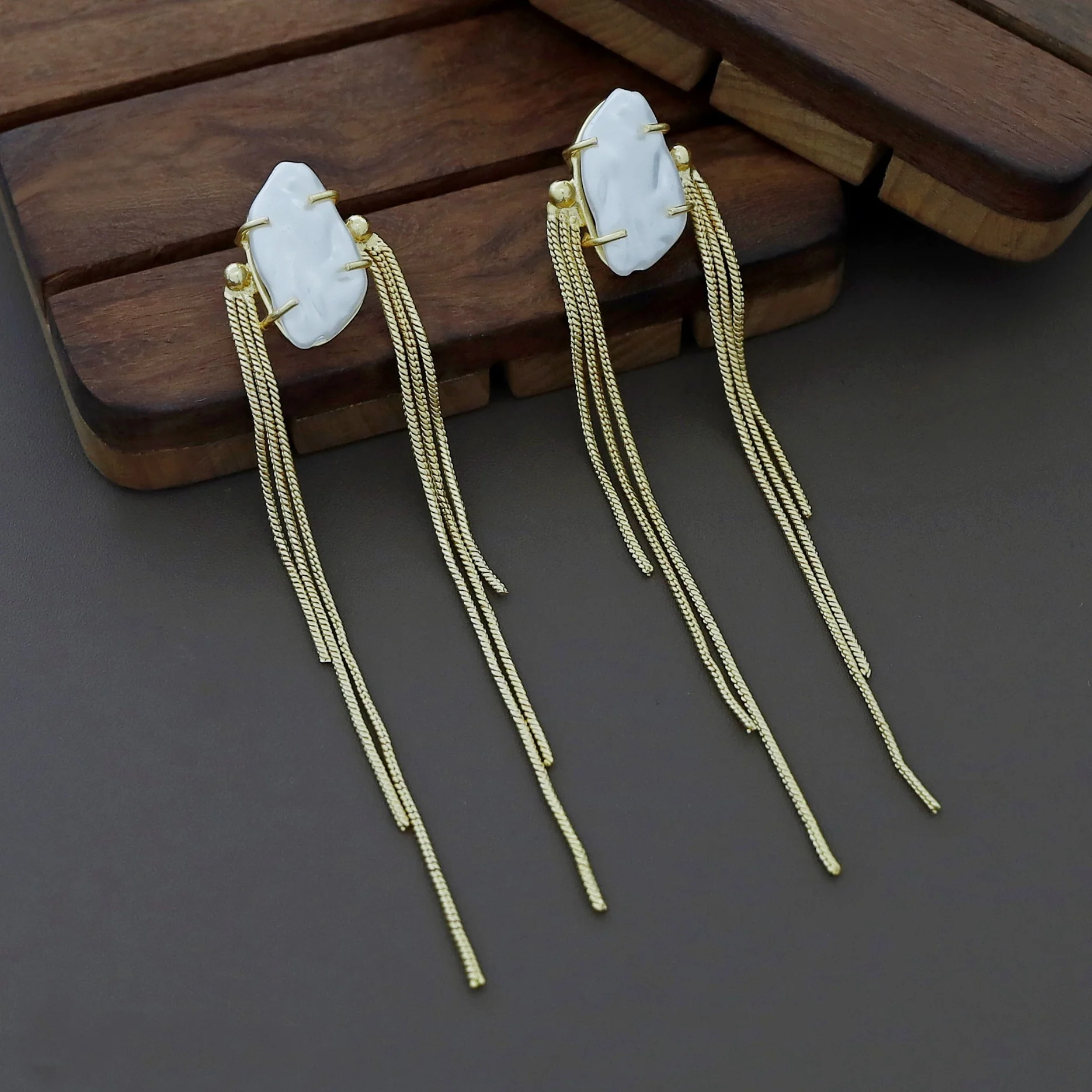 Yinara Baroque Chain Earring - Image 2