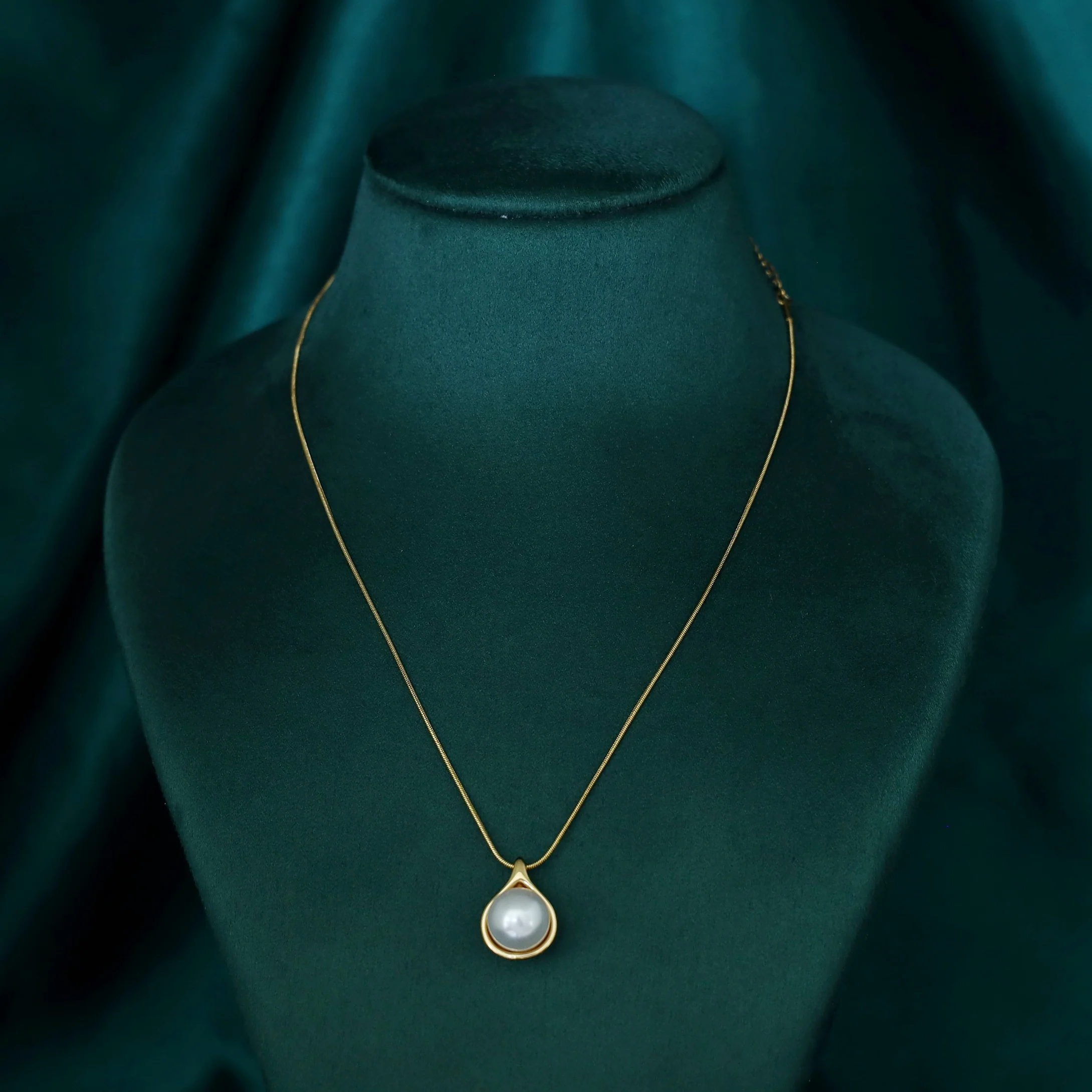 Yoshina Spoon Pearl Neckpiece - Image 2