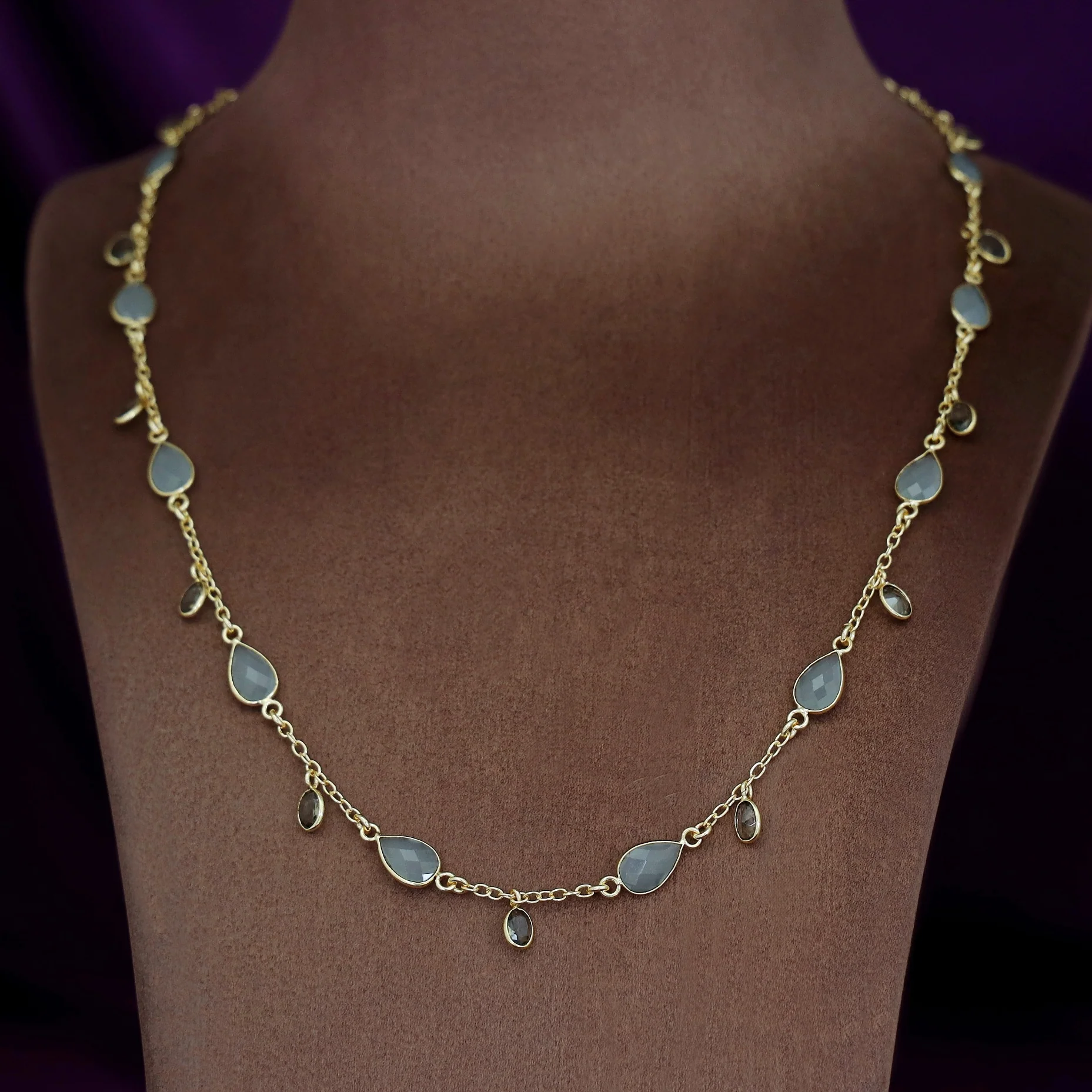 Yusra Multishape Glossy Neckpiece - Image 3