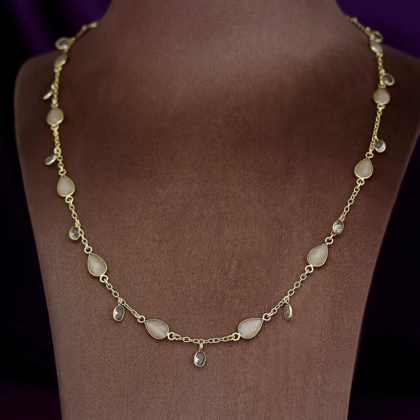 Yusra Multishape Glossy Neckpiece - Image 4