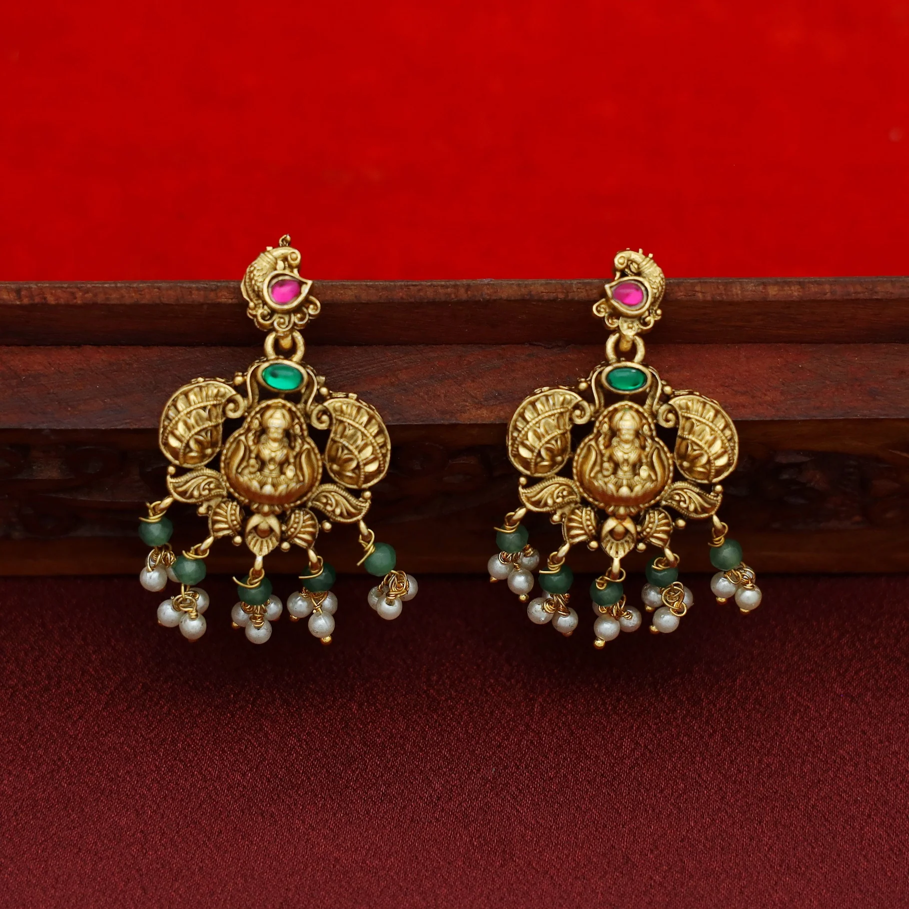 Yutika Mayura Devi Short Neckpiece With Earring - Image 4