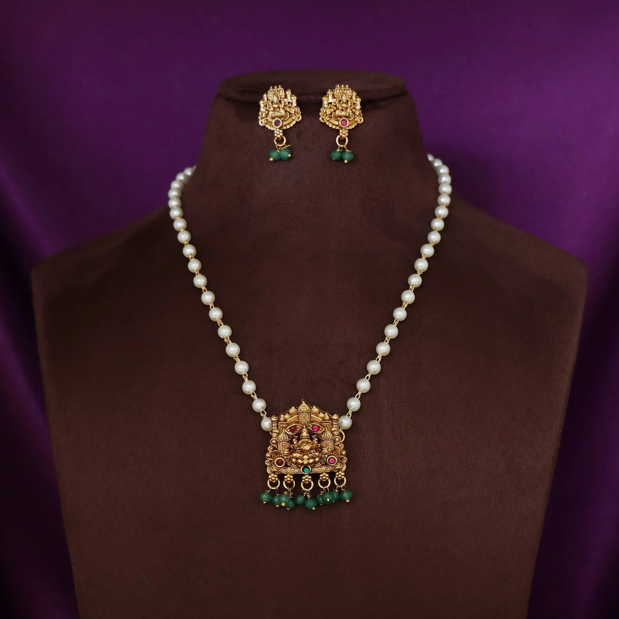 Yuvika Devi Pearl Beaded Short Neckpiece With Earring - Image 3