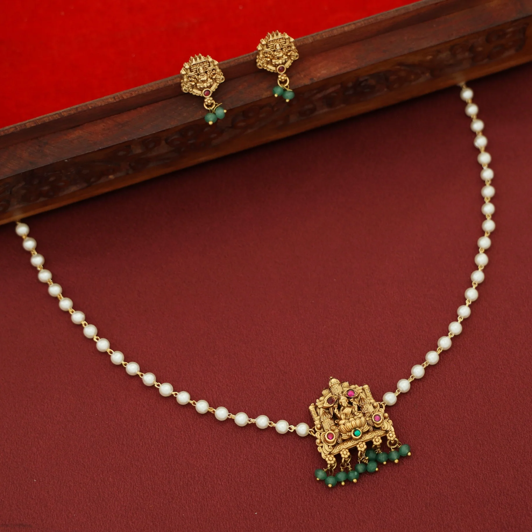 Yuvika Devi Pearl Beaded Short Neckpiece With Earring - Image 4