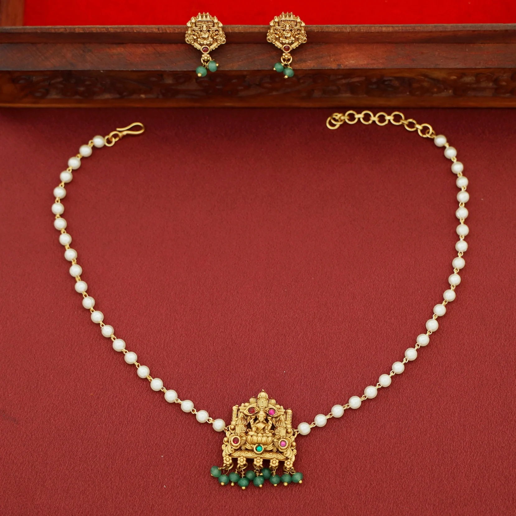 Yuvika Devi Pearl Beaded Short Neckpiece With Earring - Image 5