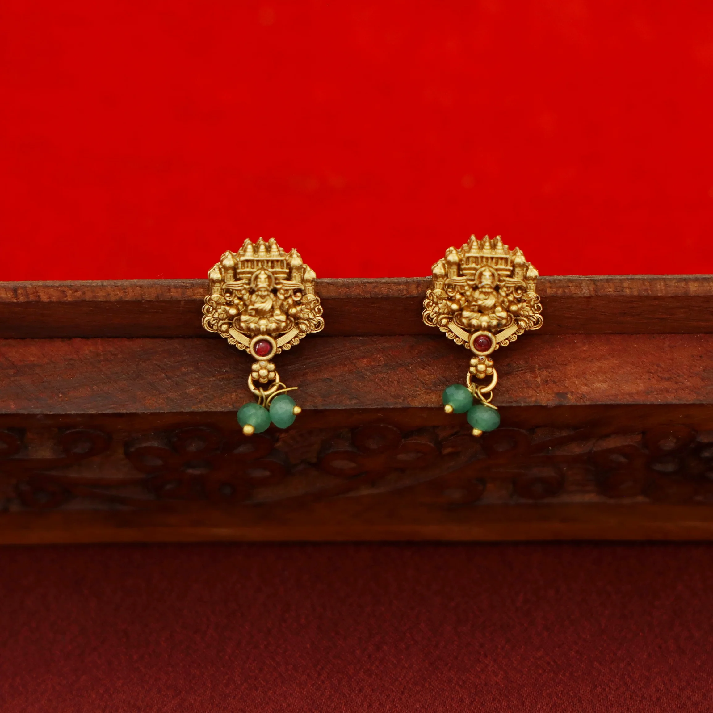 Yuvika Devi Pearl Beaded Short Neckpiece With Earring - Image 6