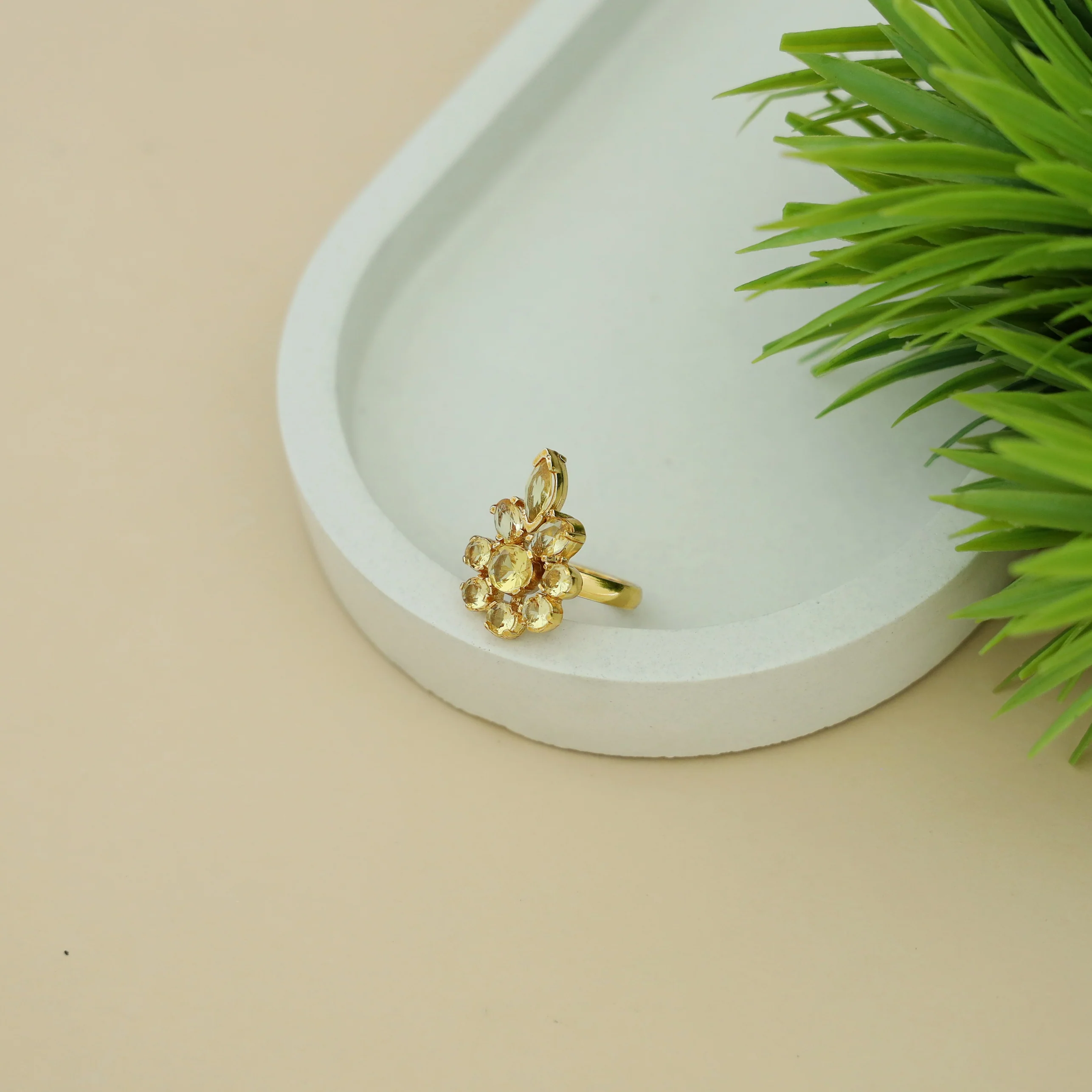 Zara Golden Flower Glossy Stone Ring - Image 4