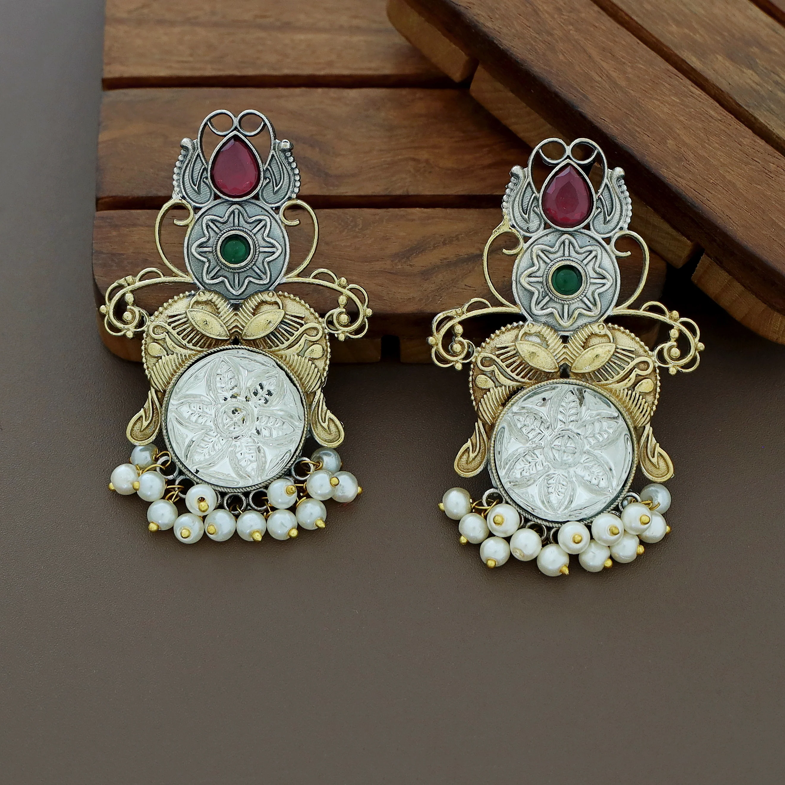 Zelda Dual Tone Mayura Pearl Earring - Image 2