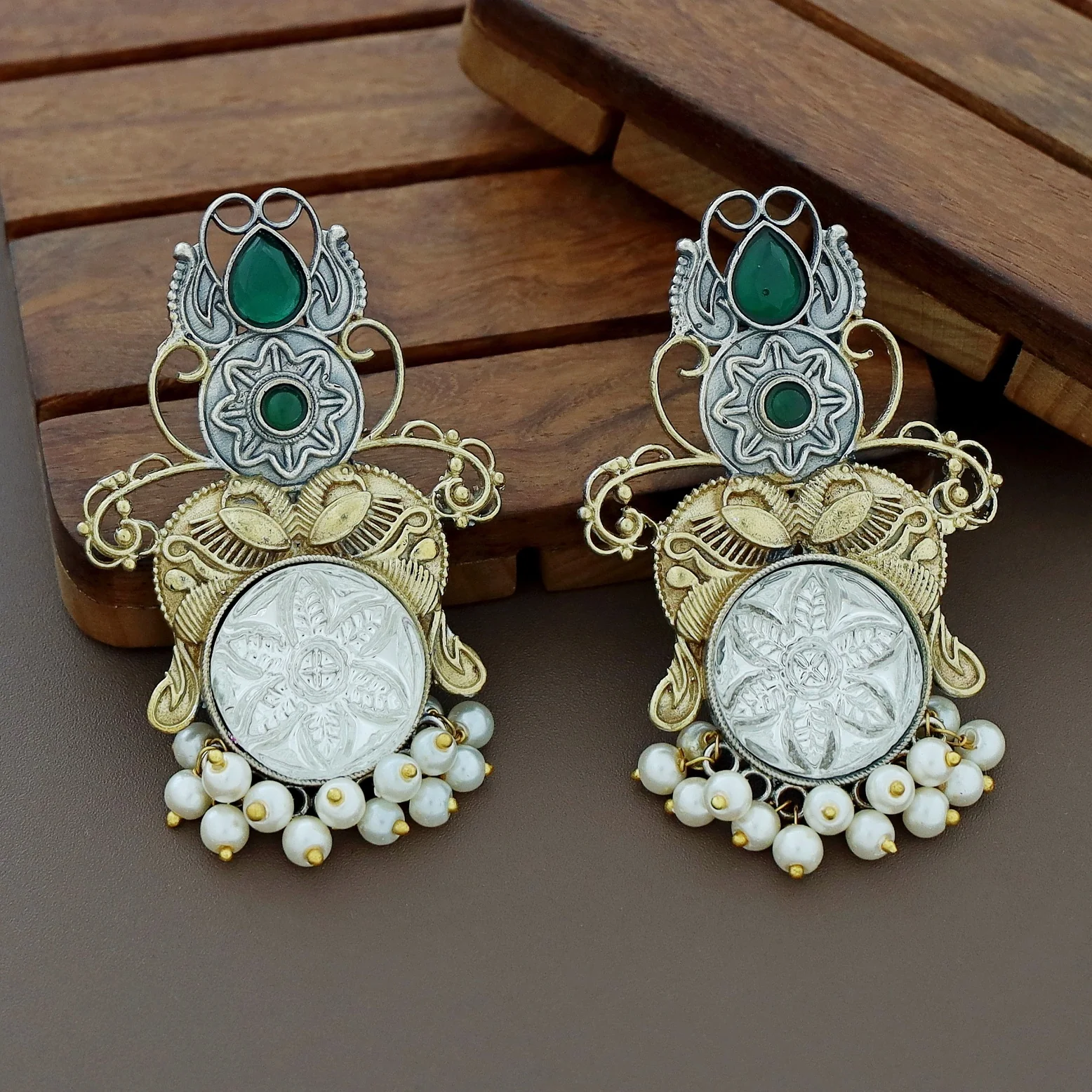 Zelda Dual Tone Mayura Pearl Earring - Image 4