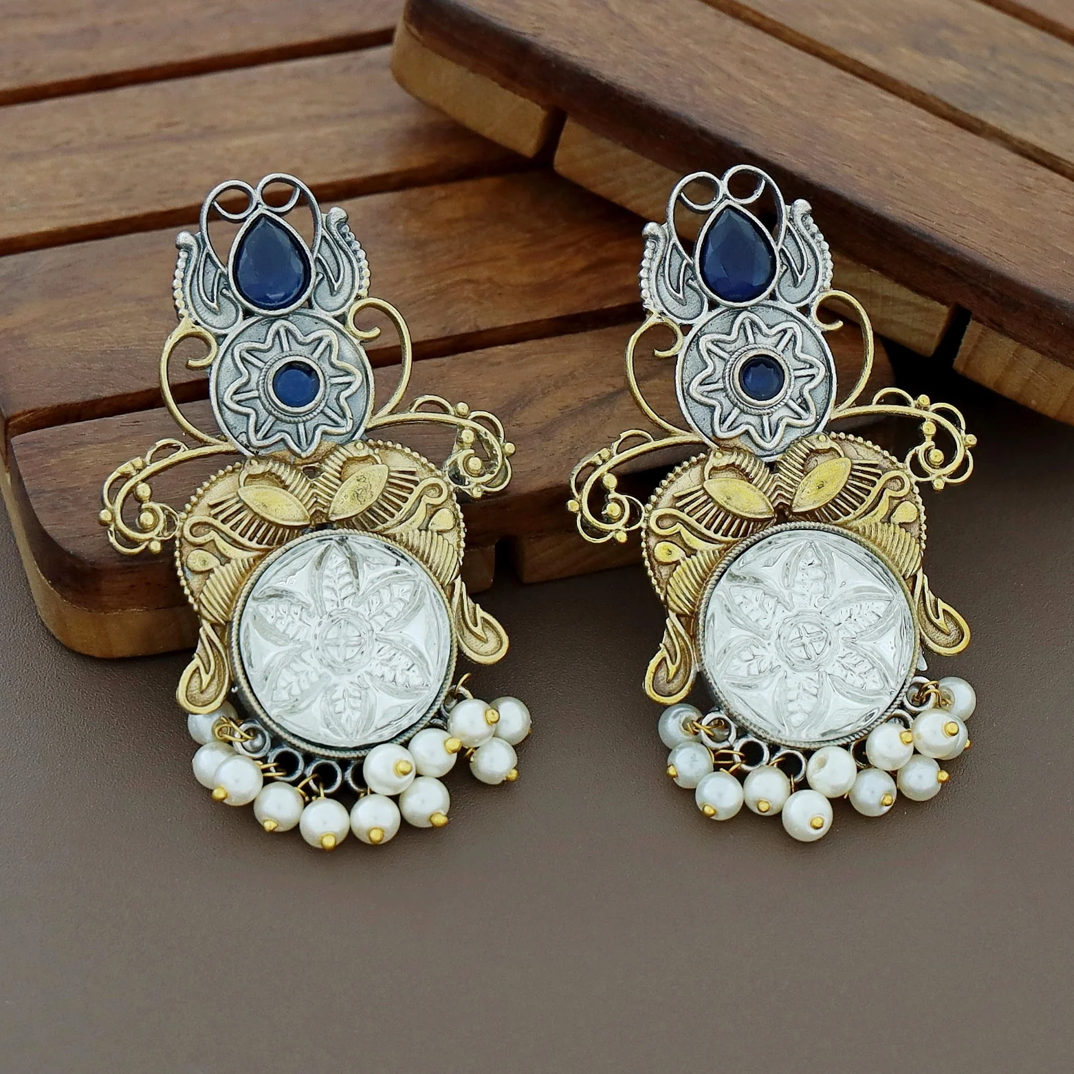 Zelda Dual Tone Mayura Pearl Earring - Image 5