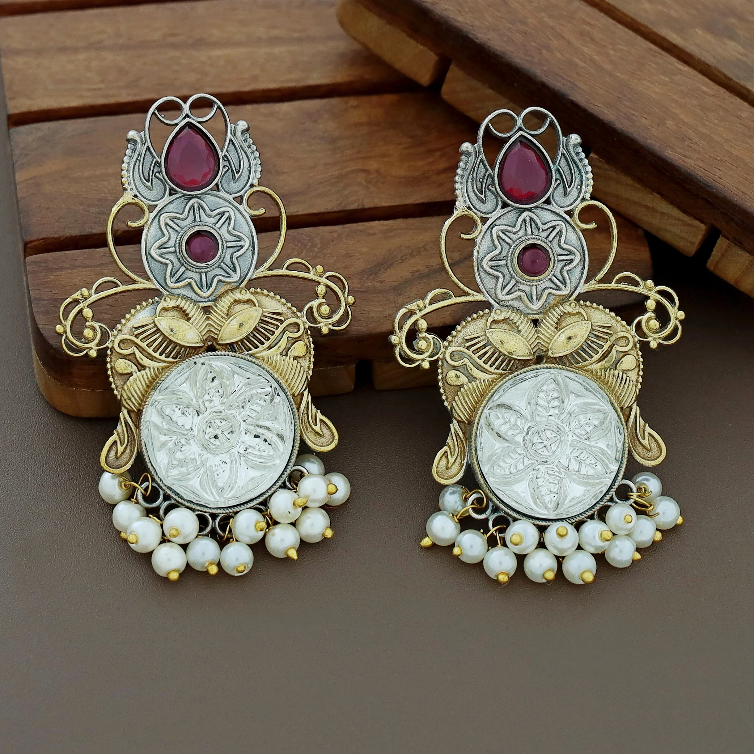Zelda Dual Tone Mayura Pearl Earring - Image 6