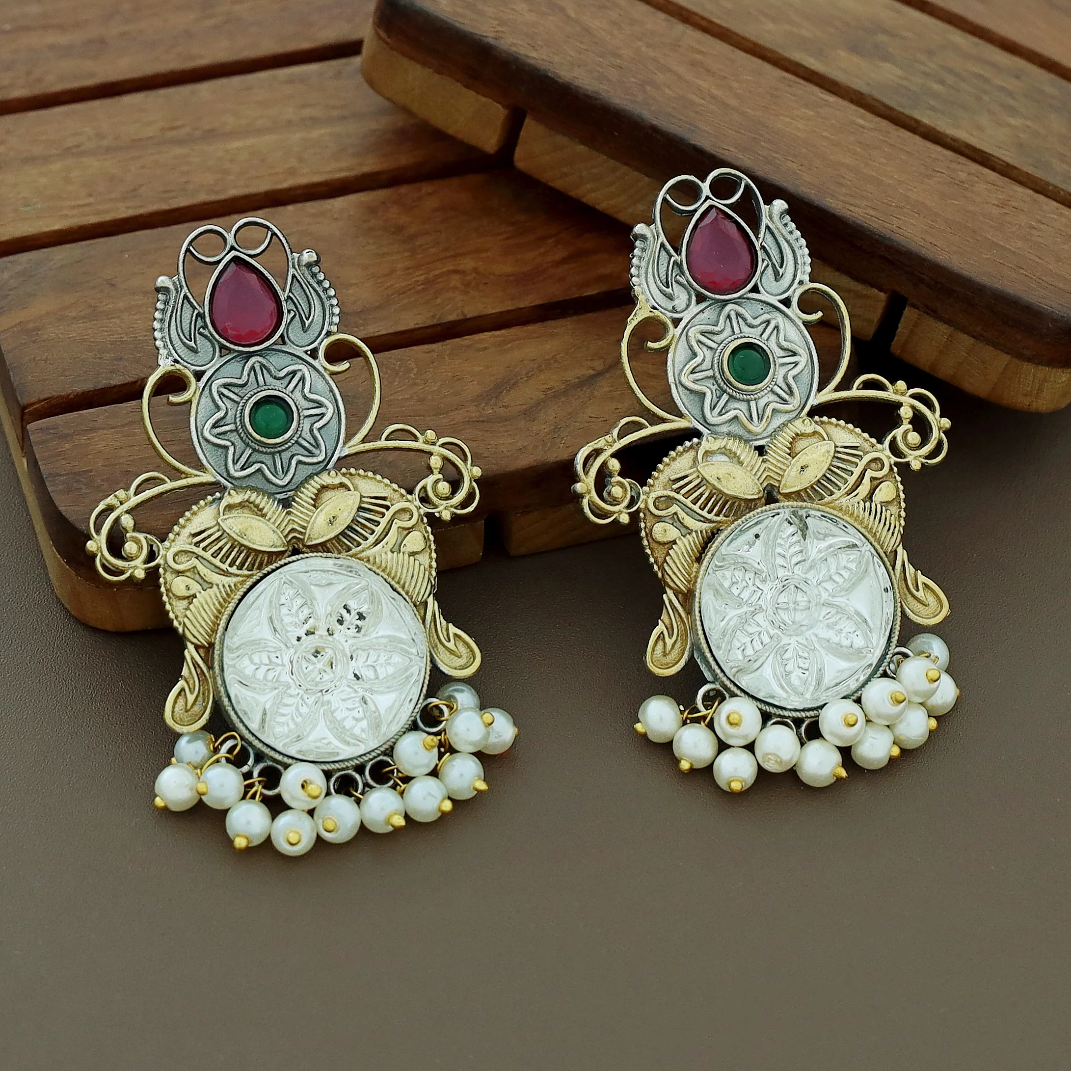 Zelda Dual Tone Mayura Pearl Earring - Image 7