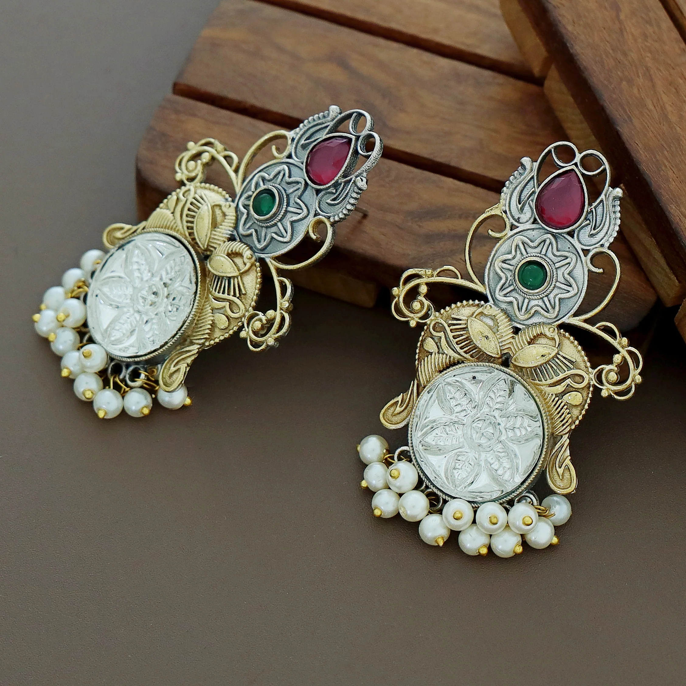 Zelda Dual Tone Mayura Pearl Earring - Image 8
