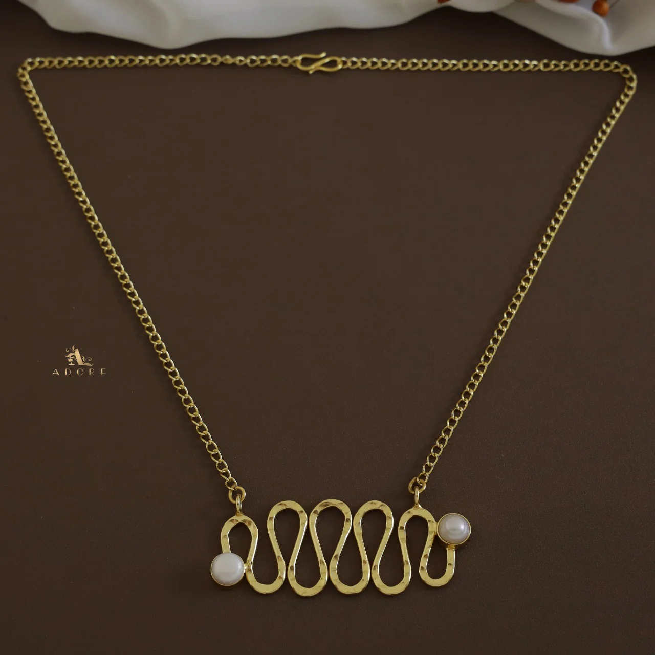 ZigZag Pearl Neckpiece - Image 3