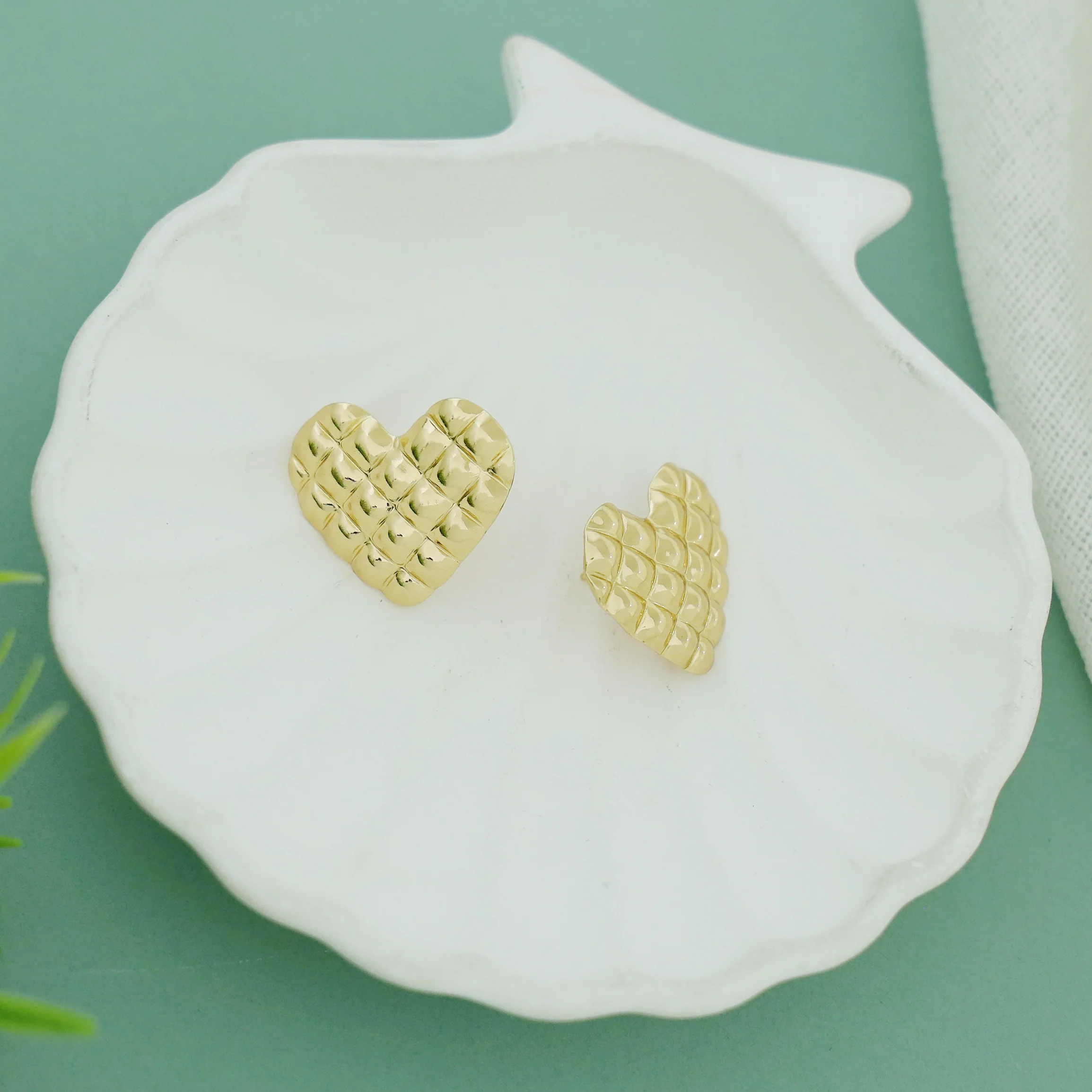 Zinnia Hammered Heart Earring - Image 2