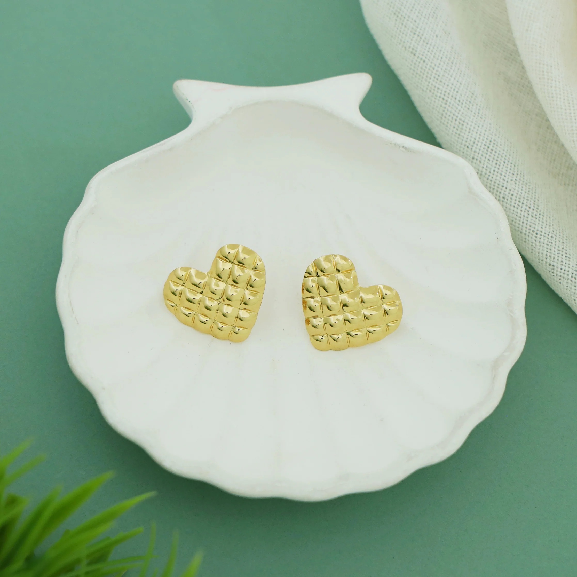 Zinnia Hammered Heart Earring - Image 3