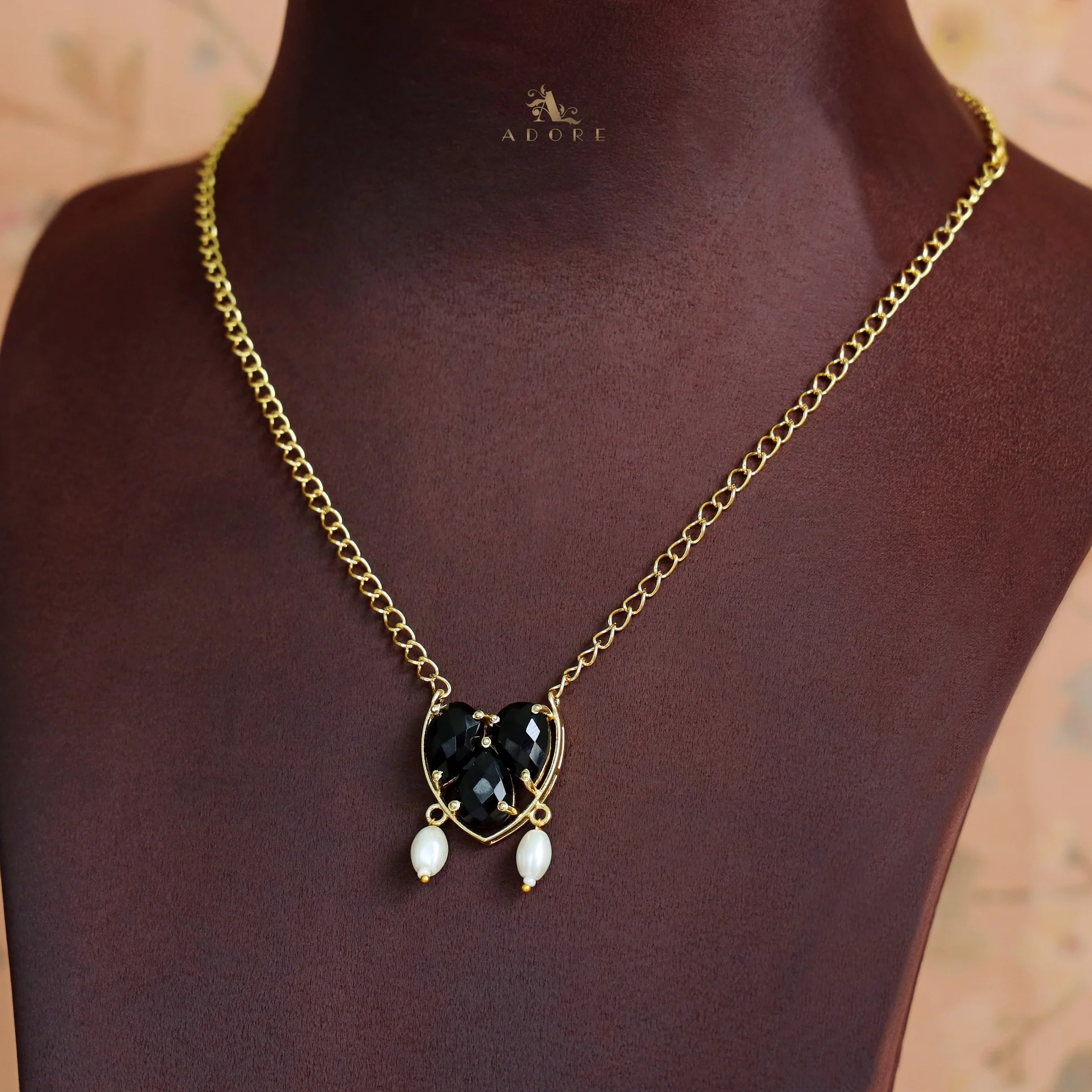 Ziomy Glossy Tri Drop Pearl Short Neckpiece - Image 3