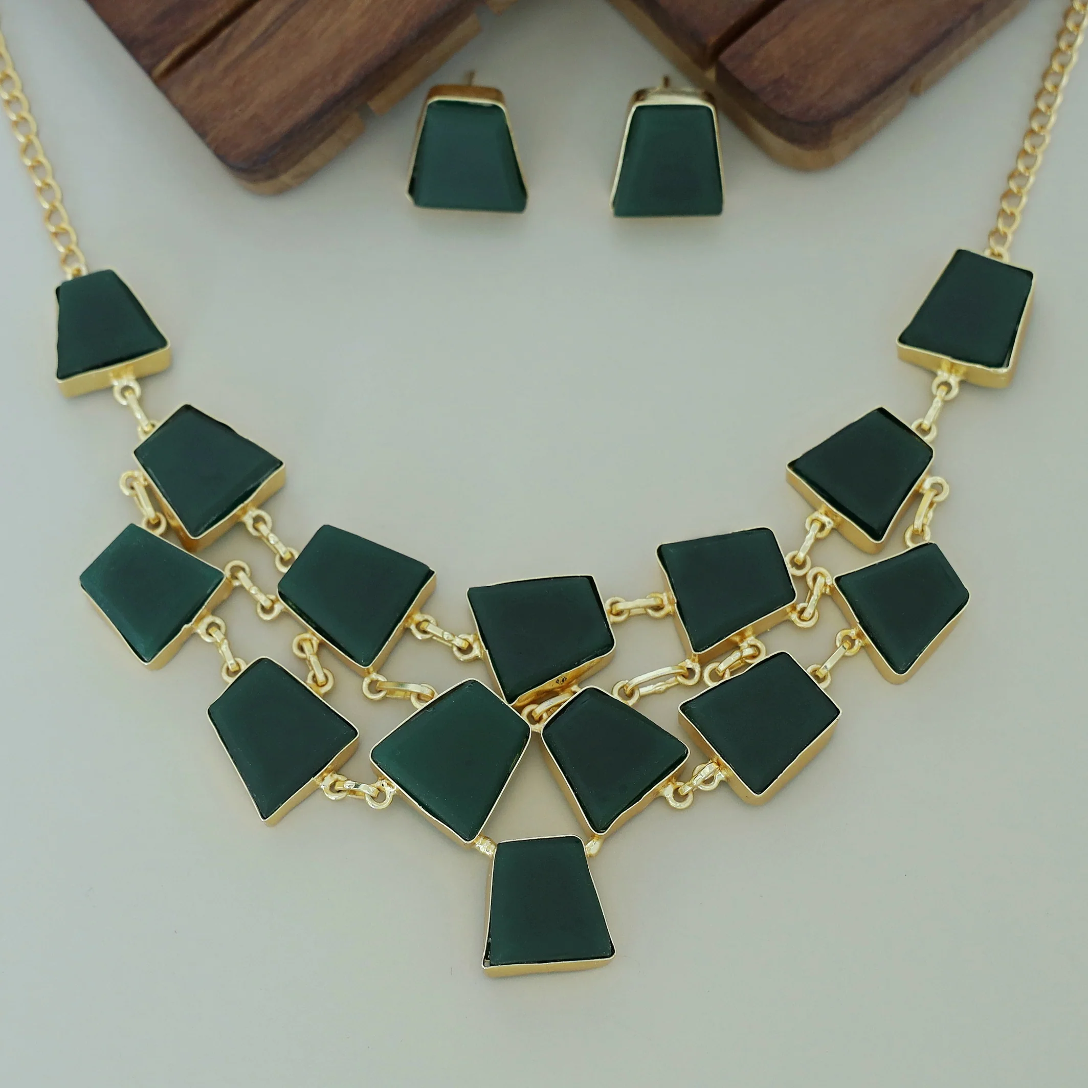 Ziya Raw Stone Neckpiece With Stud - Image 4